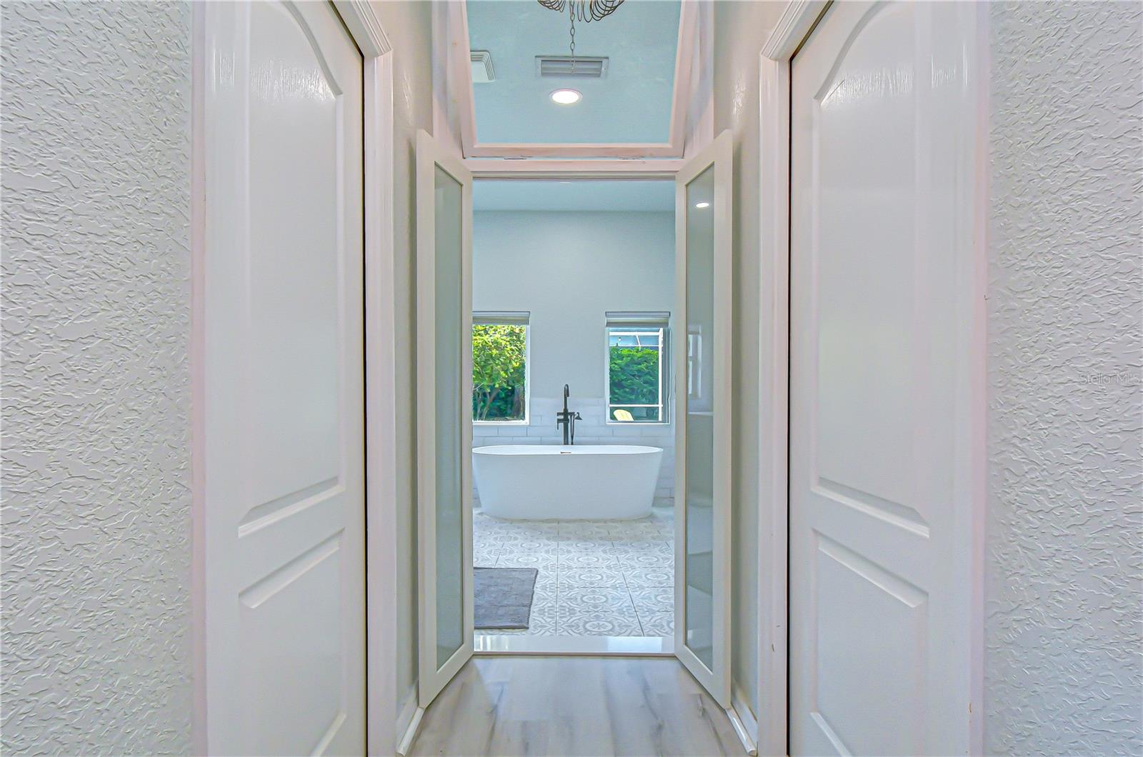 Image 23 of 43 For 2228 Valrico Forest Drive