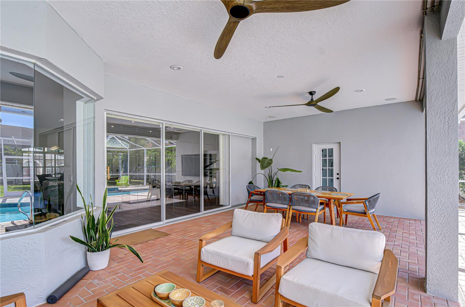 Image 32 of 43 For 2228 Valrico Forest Drive
