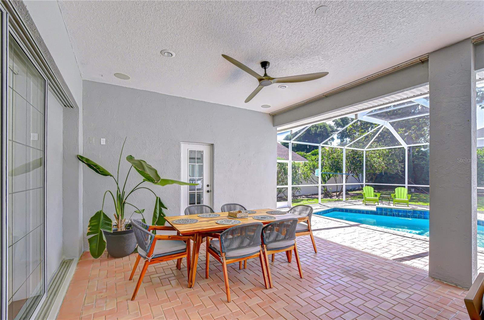 Image 33 of 43 For 2228 Valrico Forest Drive
