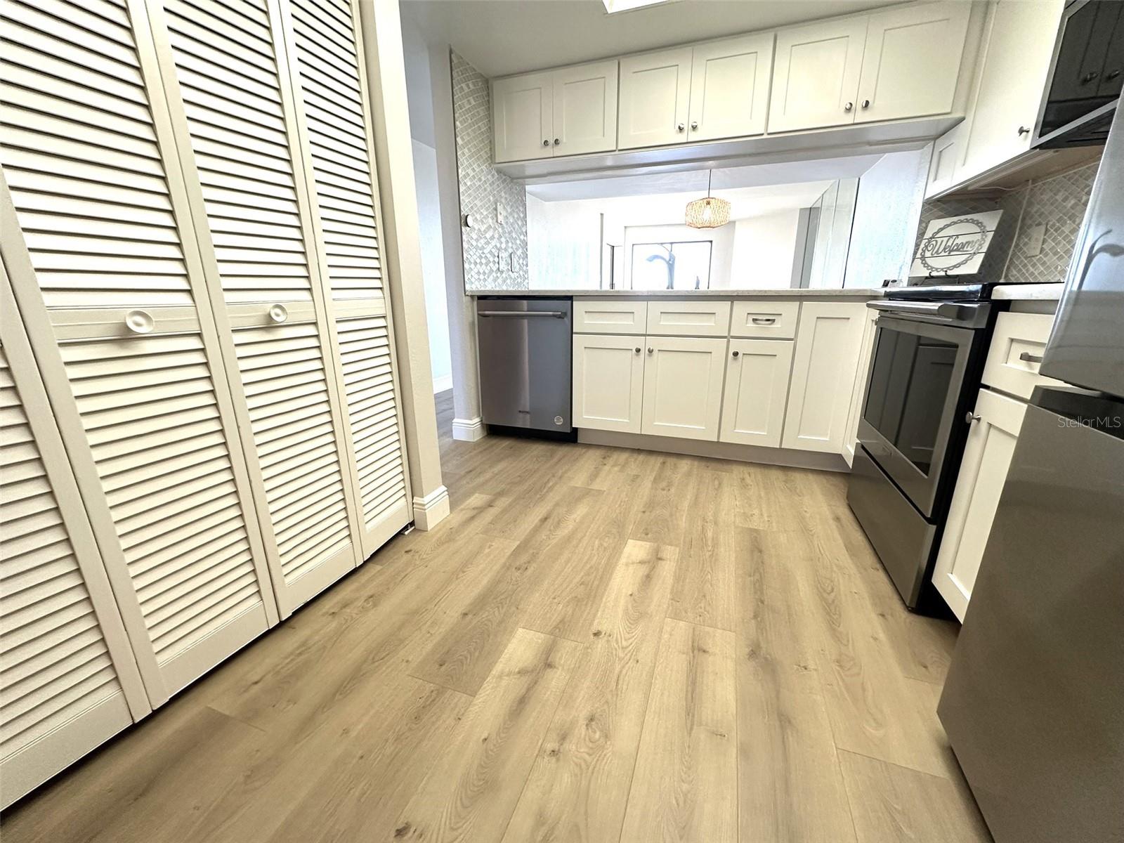 Image 13 of 36 For 126 1st Street E 209