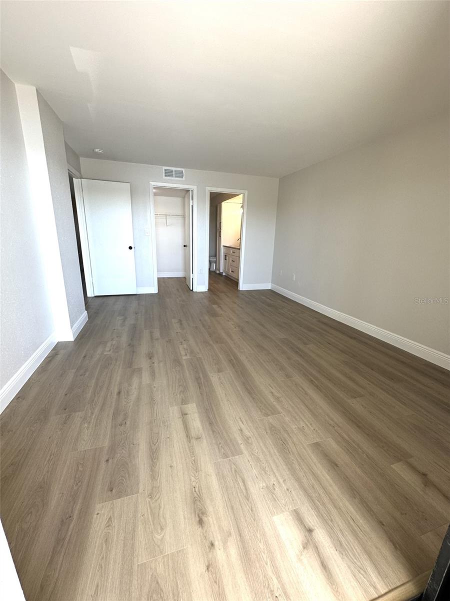 Image 21 of 36 For 126 1st Street E 209