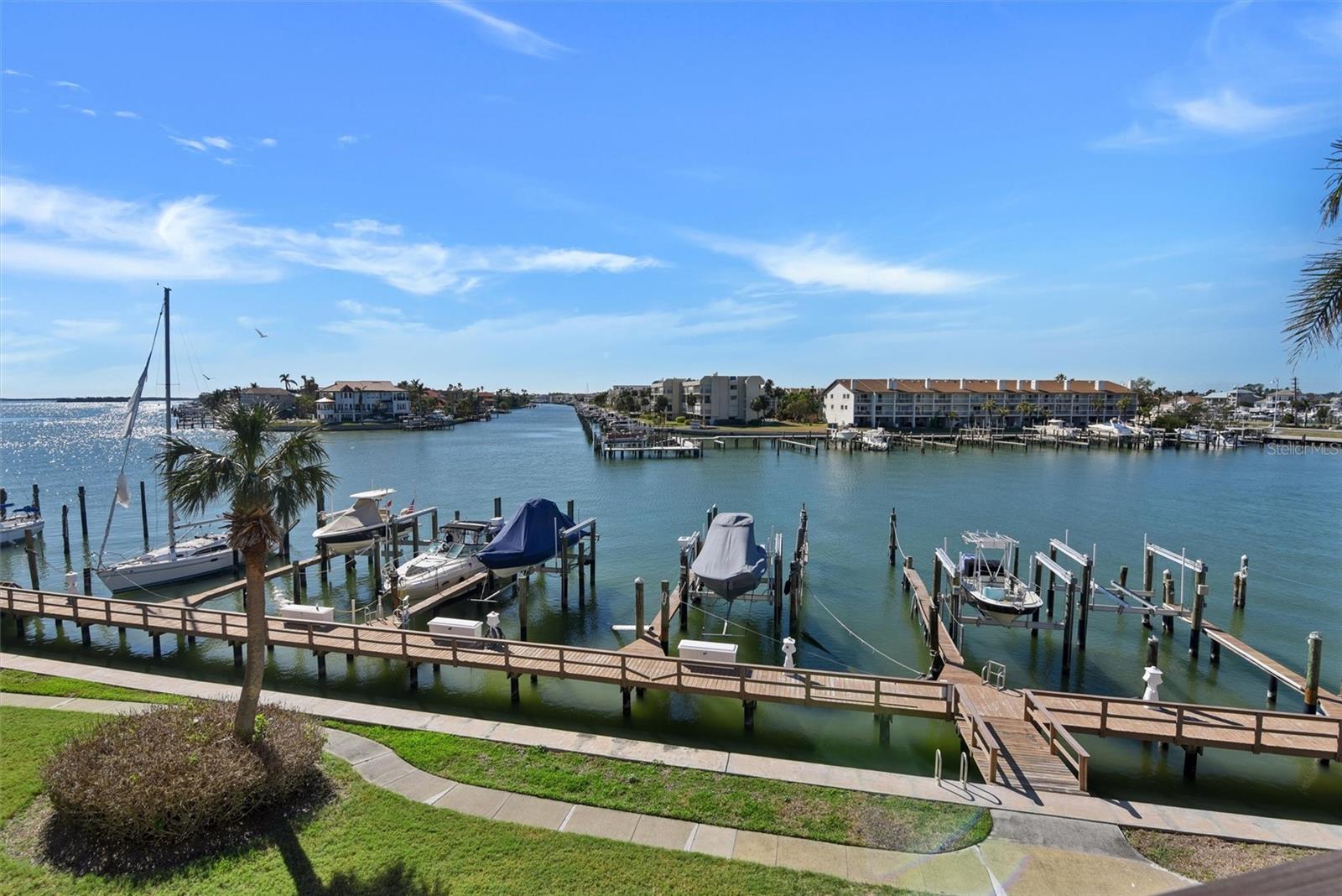 Image 5 of 36 For 126 1st Street E 209
