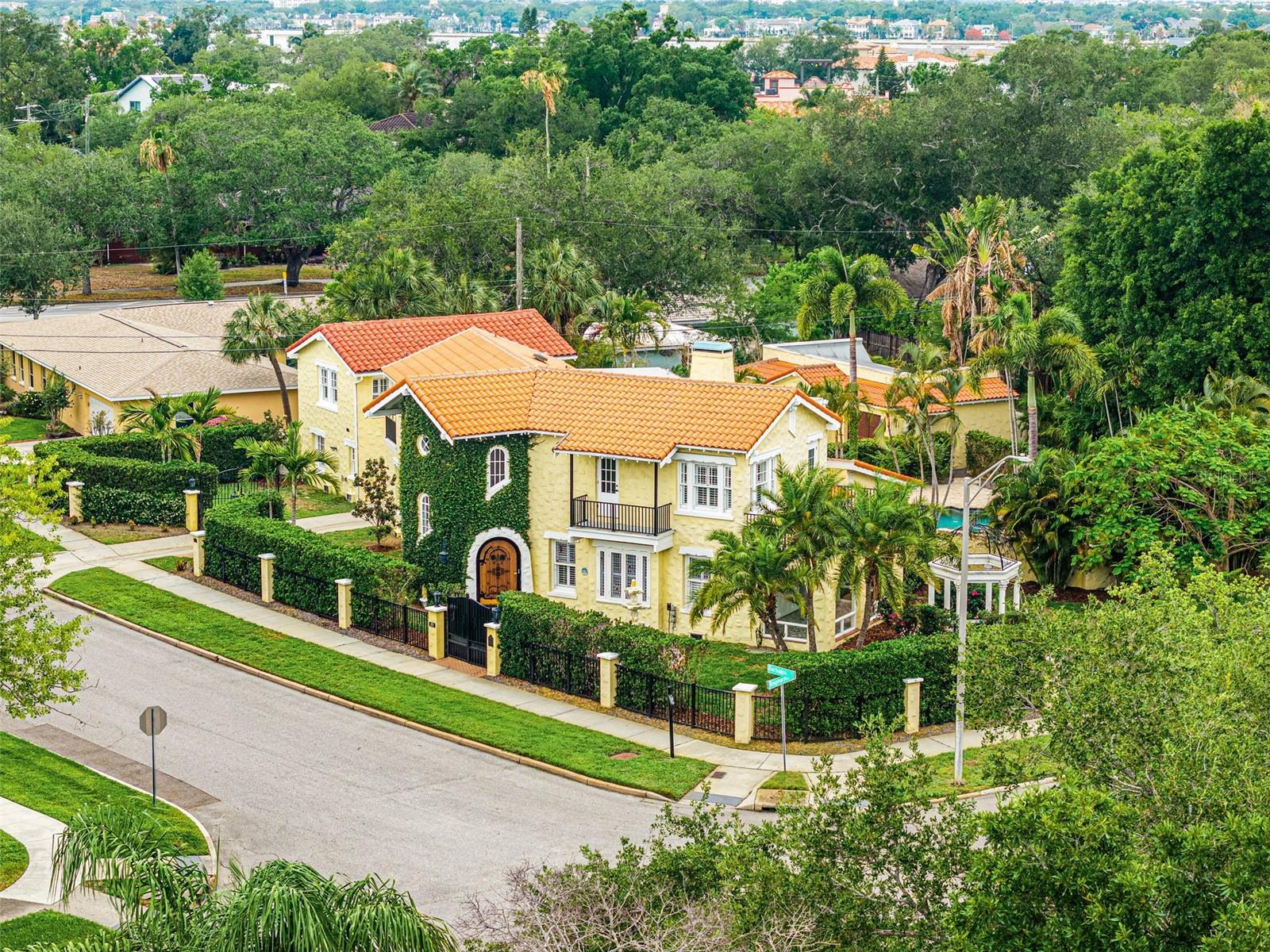 Image 3 of 69 For 190 Bosphorous Avenue