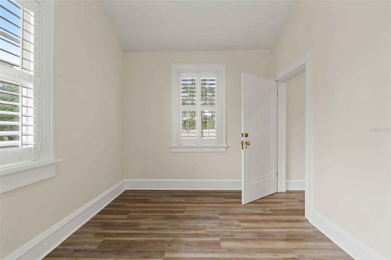 Image 60 of 69 For 190 Bosphorous Avenue