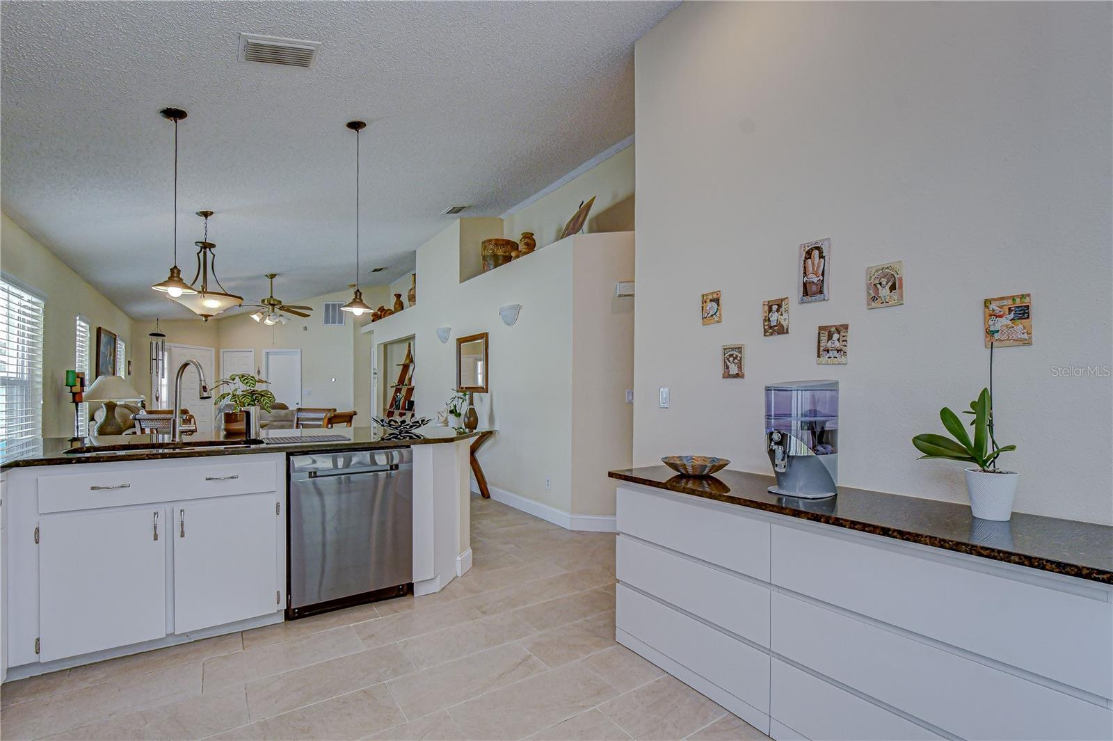 Listing photo id 9 for 1721 Tropicana Way