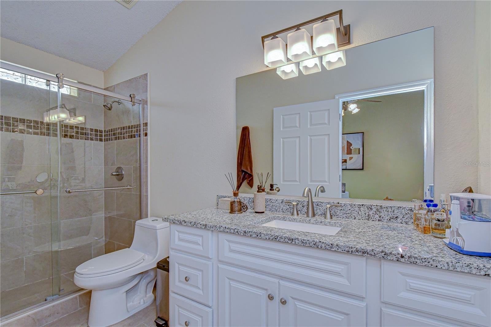 Listing photo id 12 for 1721 Tropicana Way