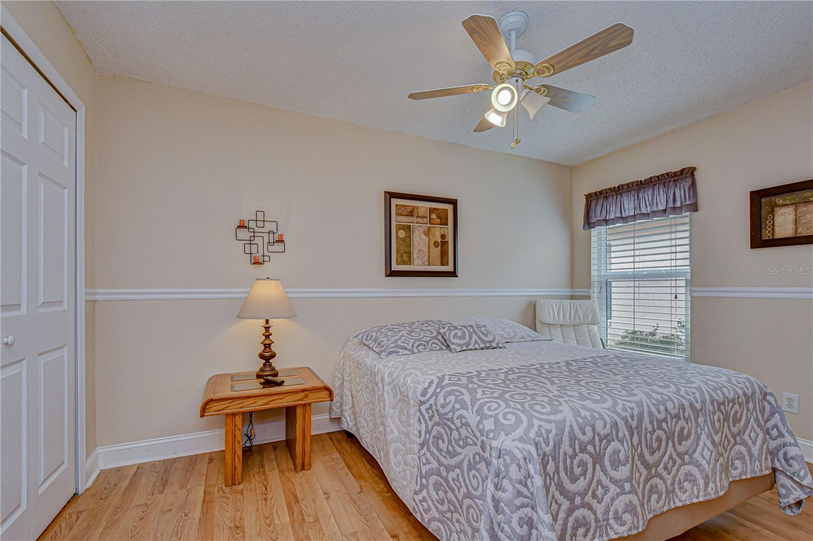 Listing photo id 13 for 1721 Tropicana Way