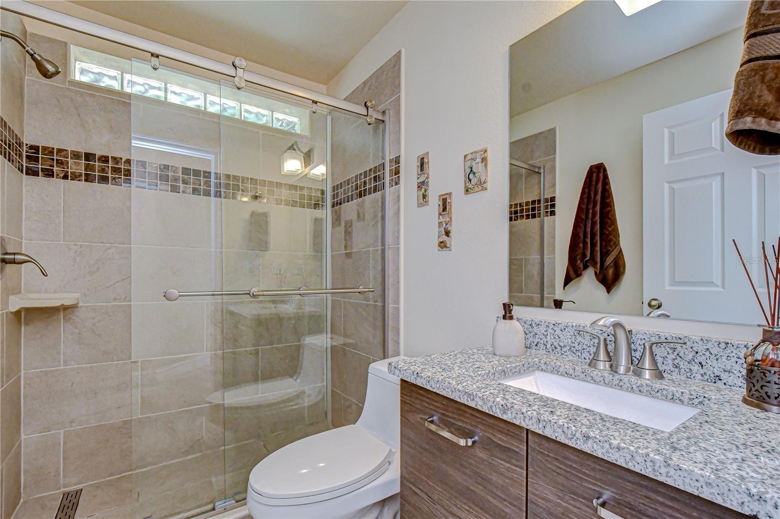 Listing photo id 14 for 1721 Tropicana Way