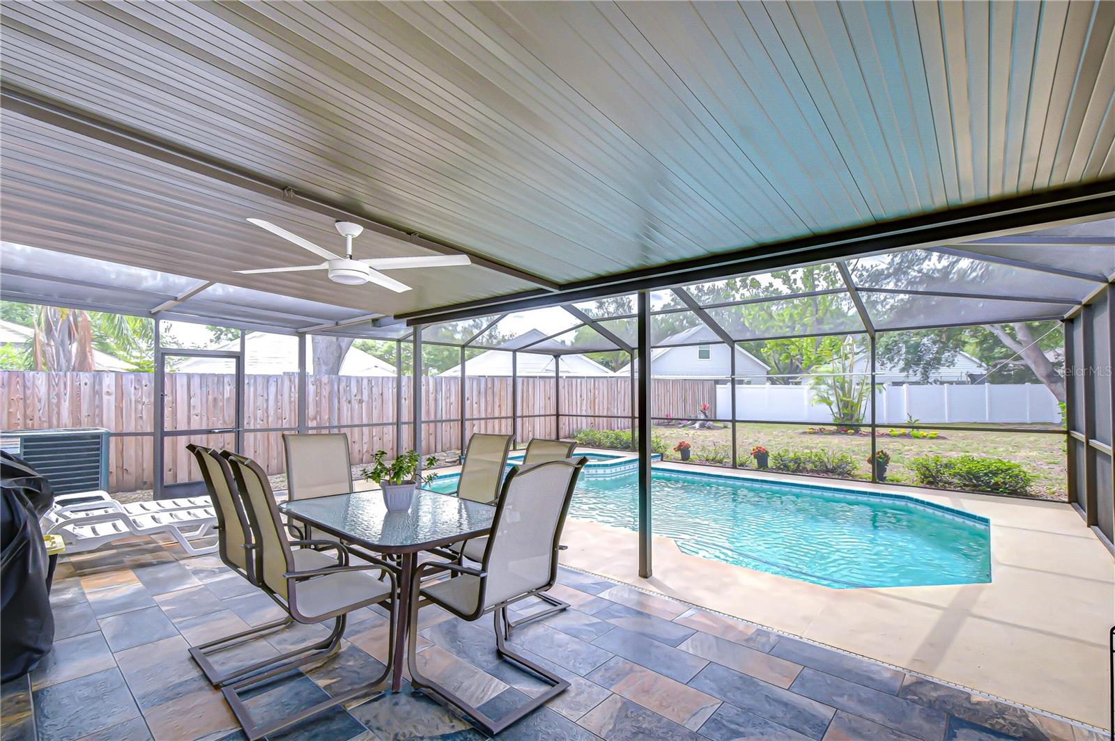 Listing photo id 0 for 1721 Tropicana Way
