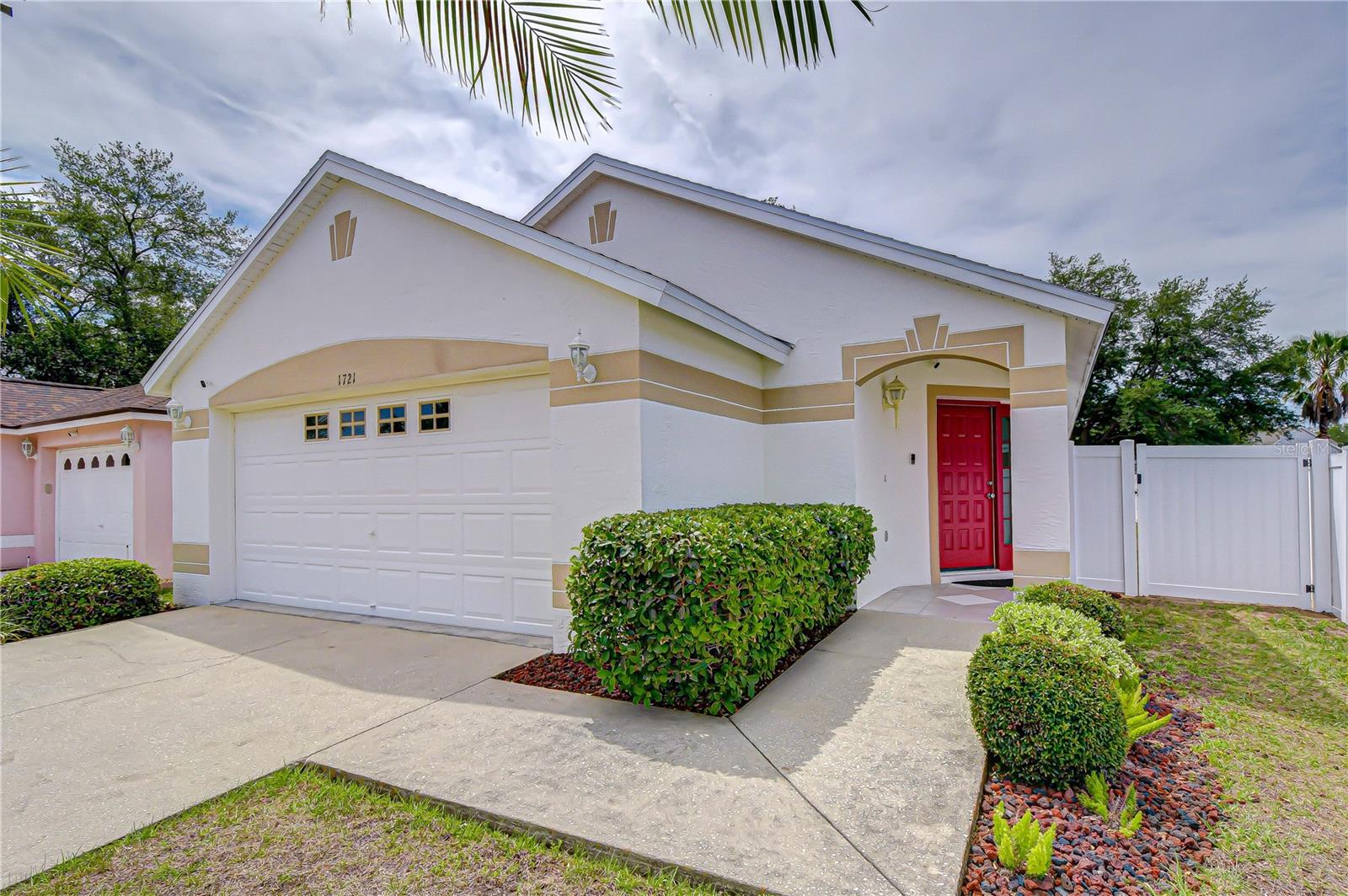 Listing photo id 22 for 1721 Tropicana Way