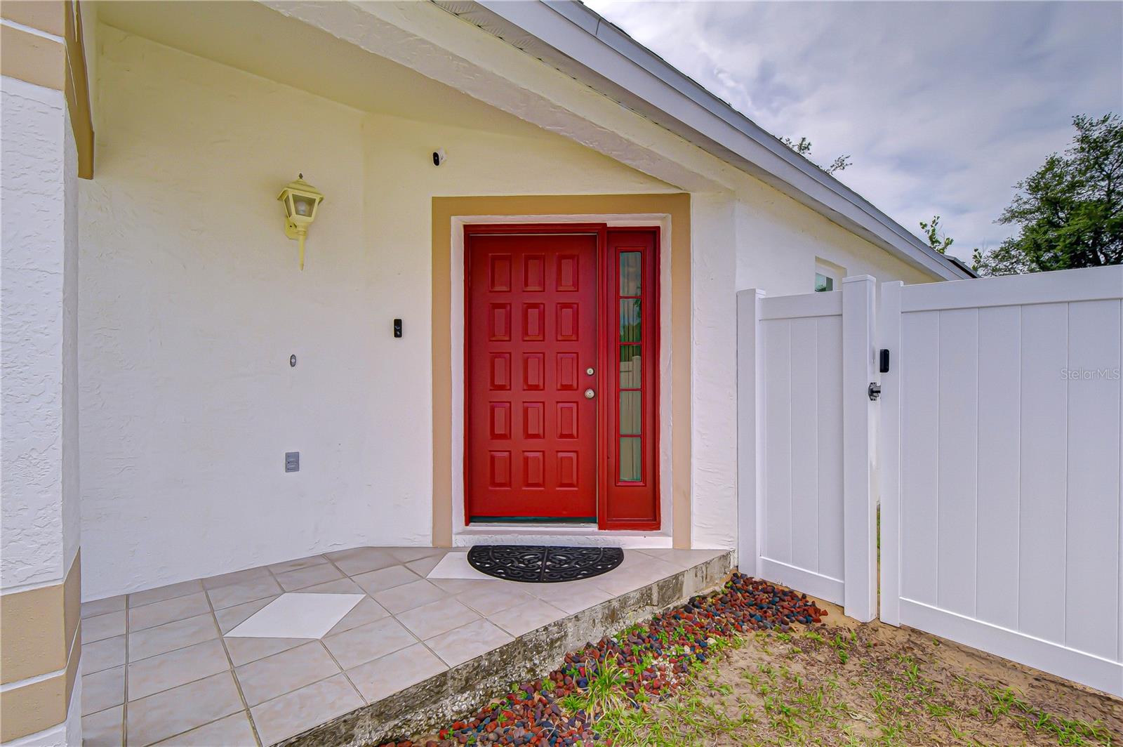 Listing photo id 23 for 1721 Tropicana Way