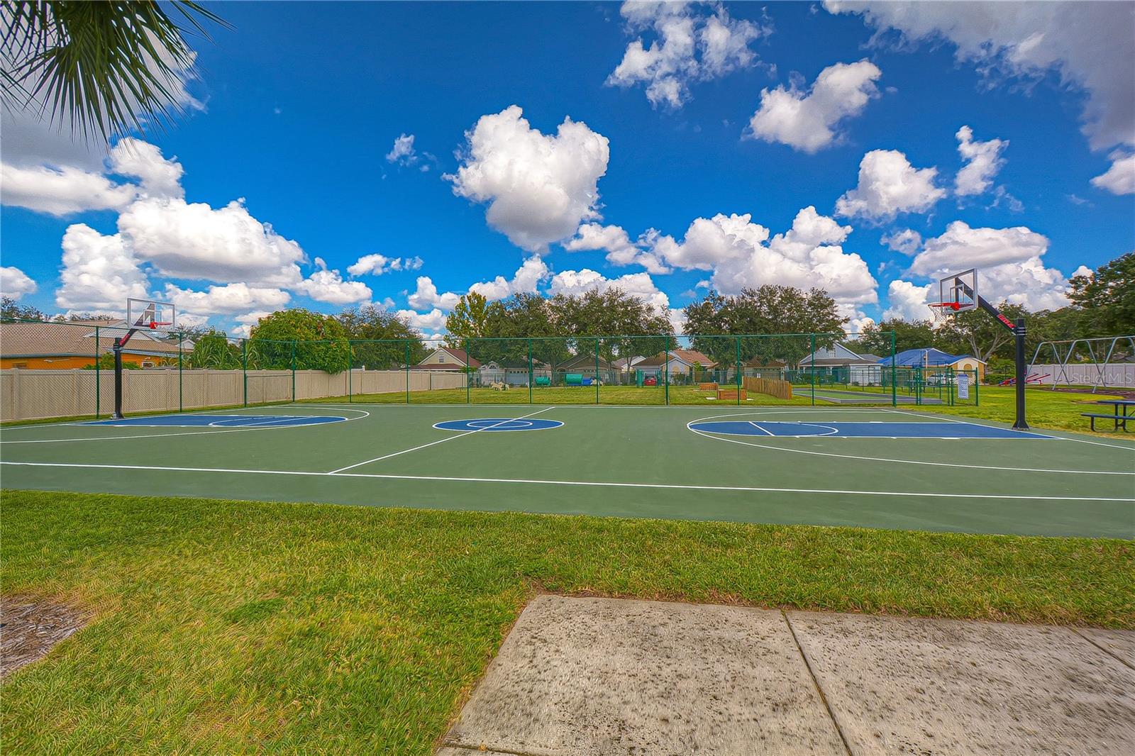 Listing photo id 27 for 1721 Tropicana Way