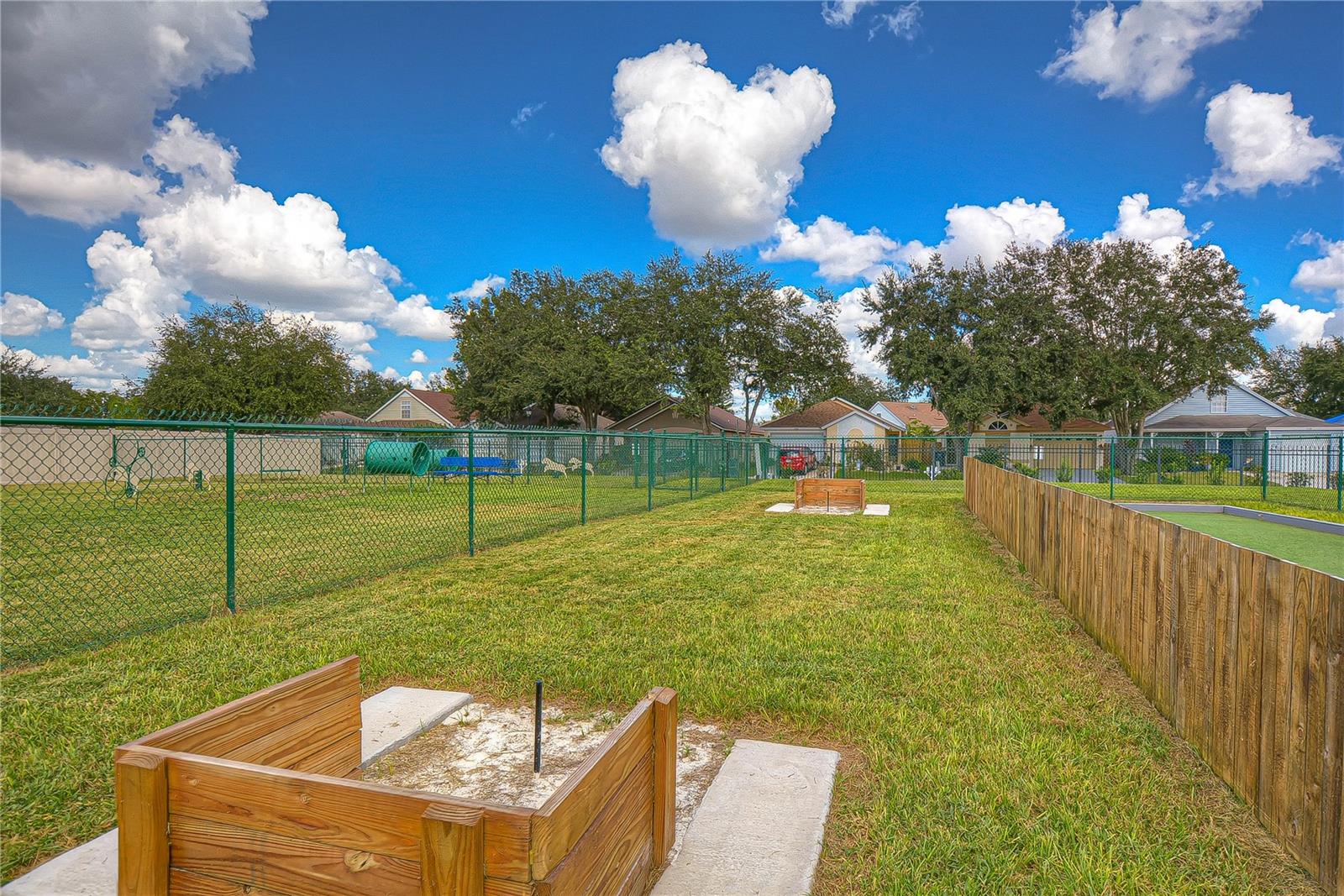 Listing photo id 30 for 1721 Tropicana Way