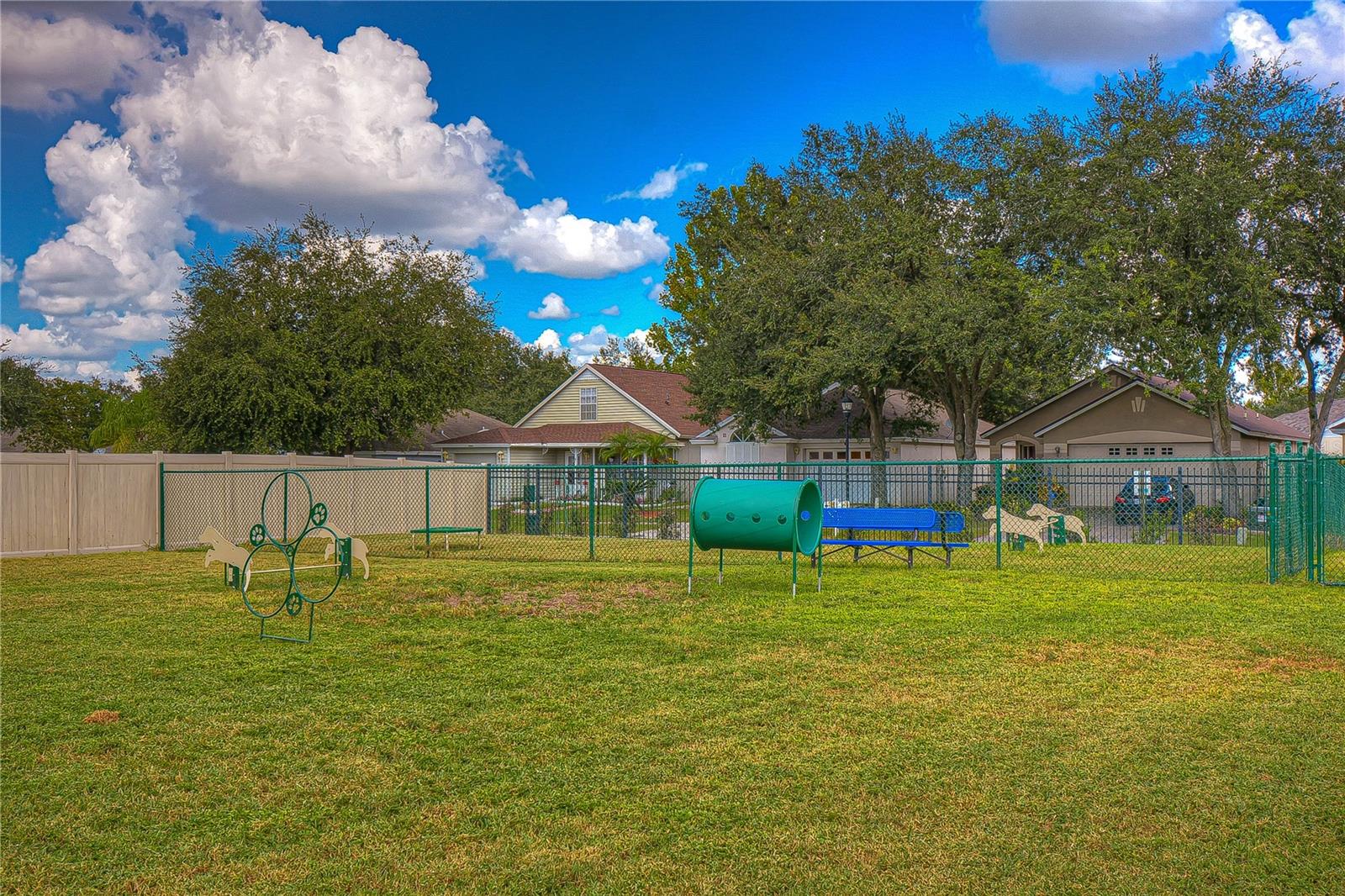 Listing photo id 31 for 1721 Tropicana Way