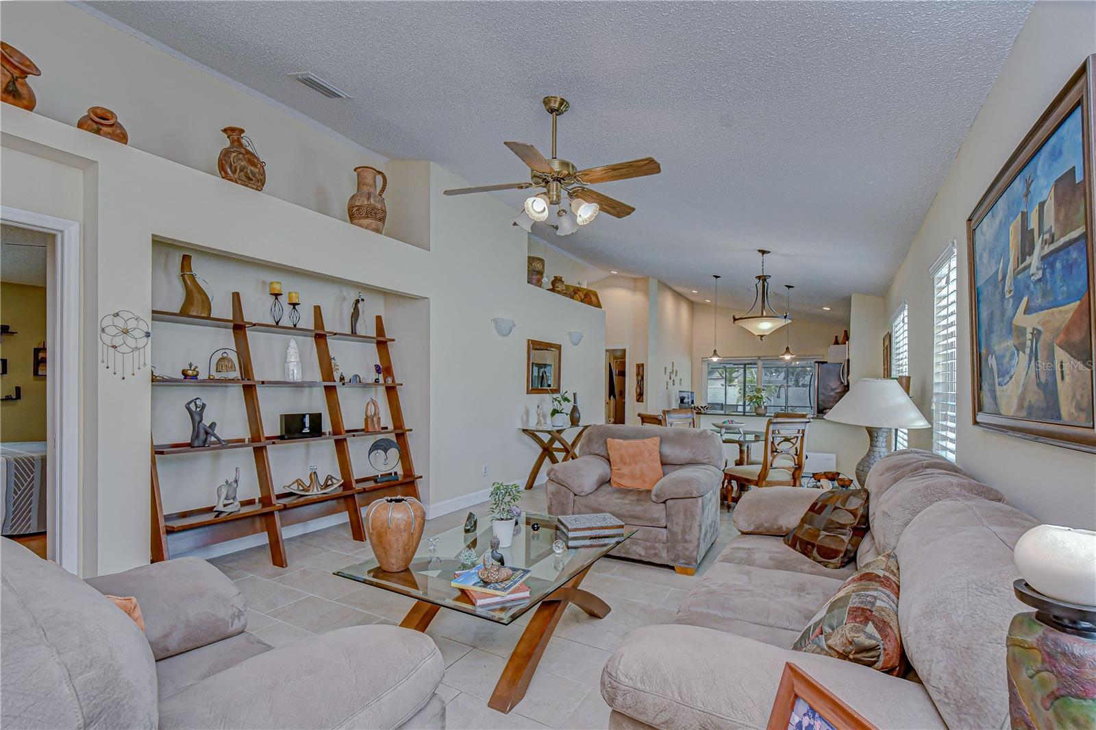 Listing photo id 4 for 1721 Tropicana Way