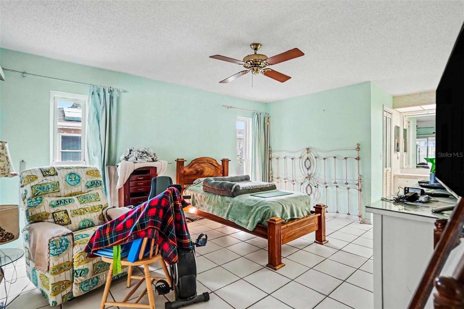 Image 6 of 14 For 1703 New Bedford Drive