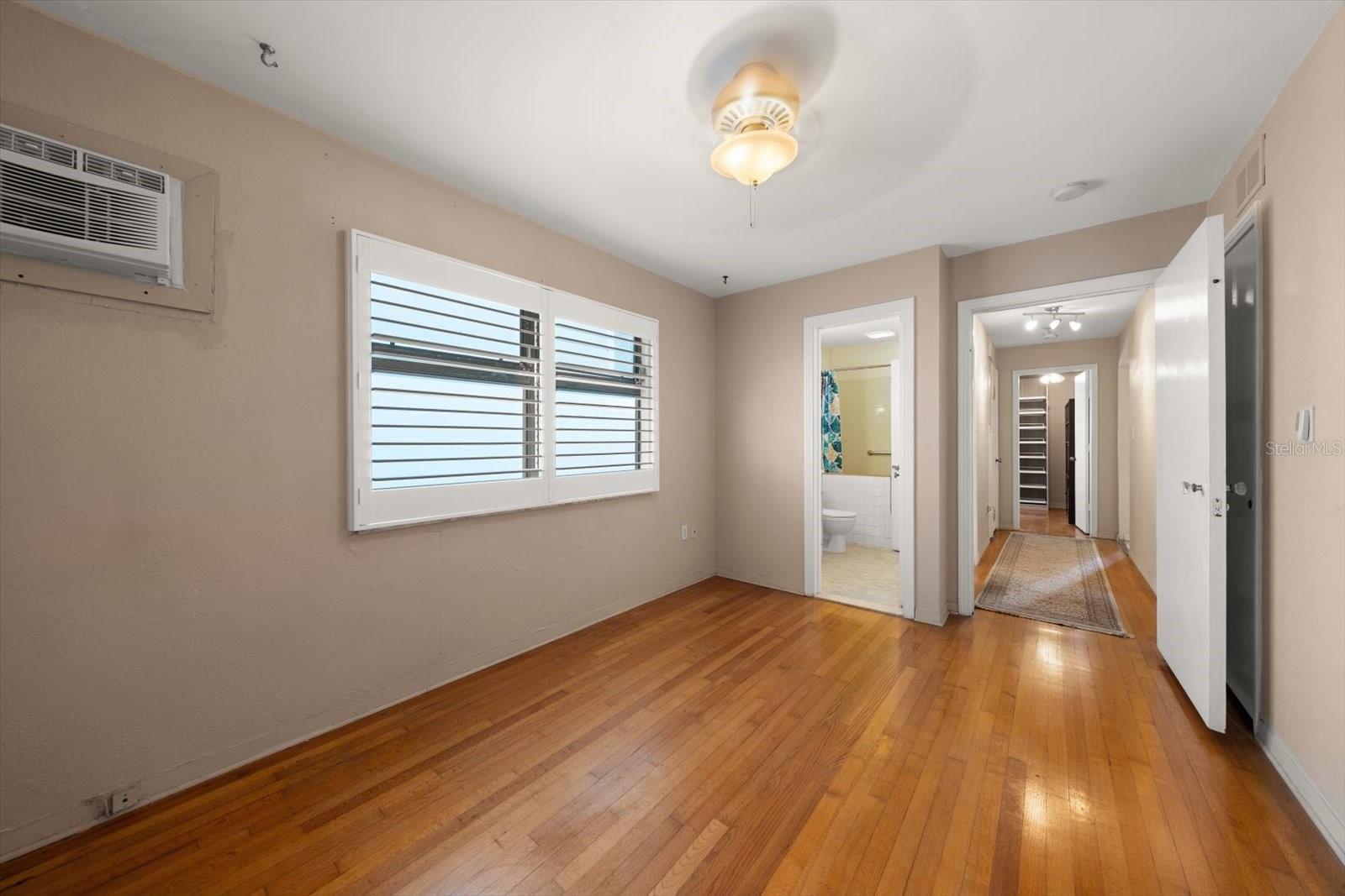 Listing photo id 17 for 40 77th Avenue