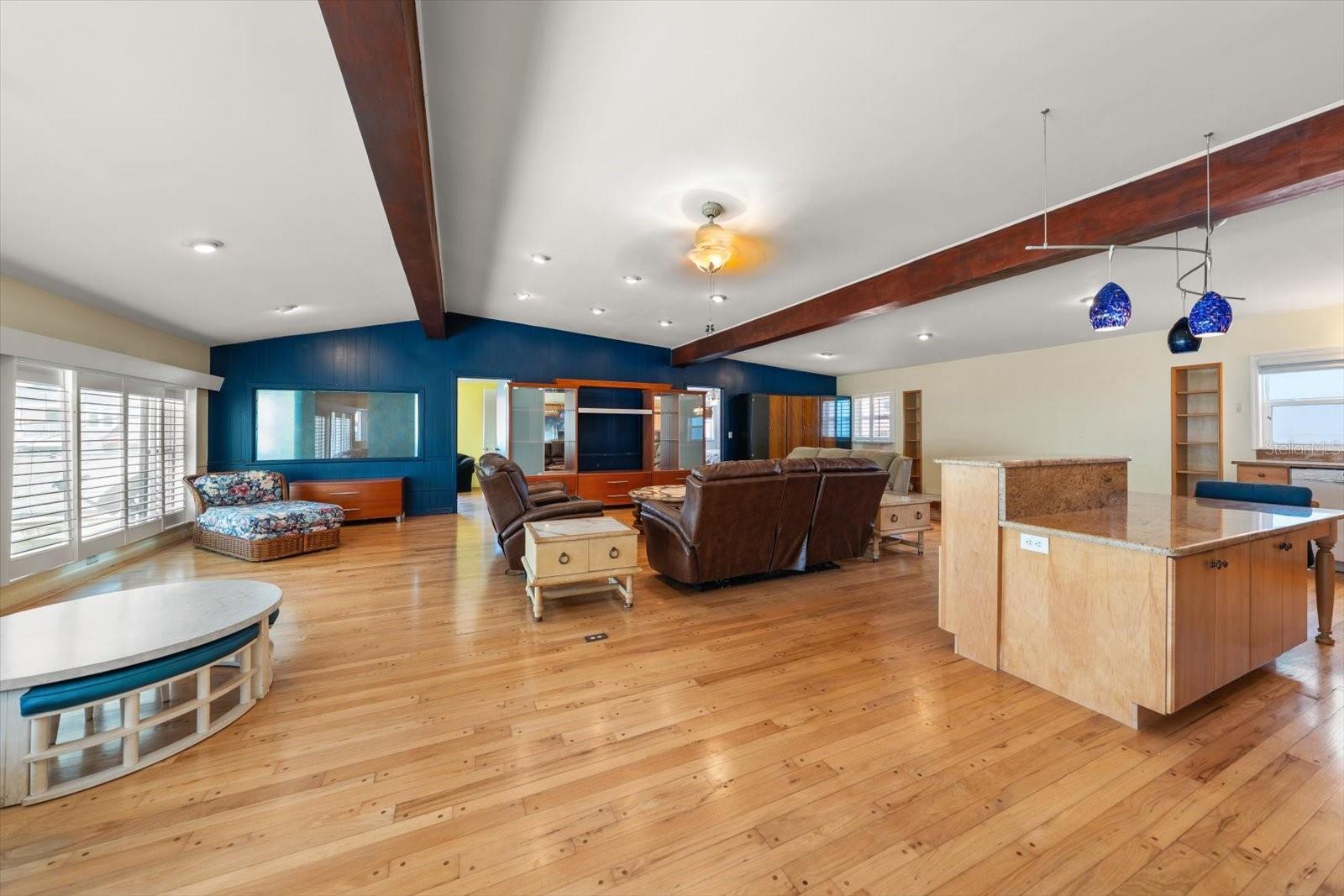Listing photo id 22 for 40 77th Avenue