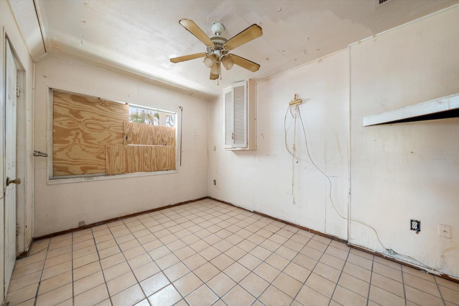 Listing photo id 35 for 40 77th Avenue