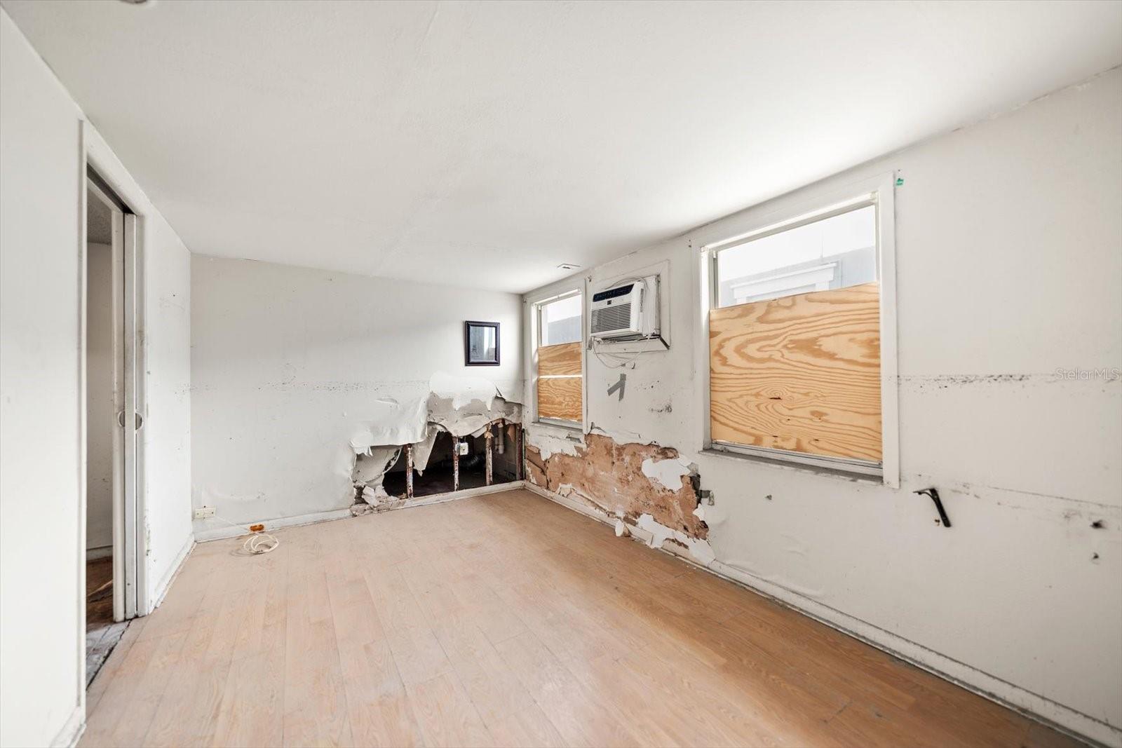 Listing photo id 47 for 40 77th Avenue