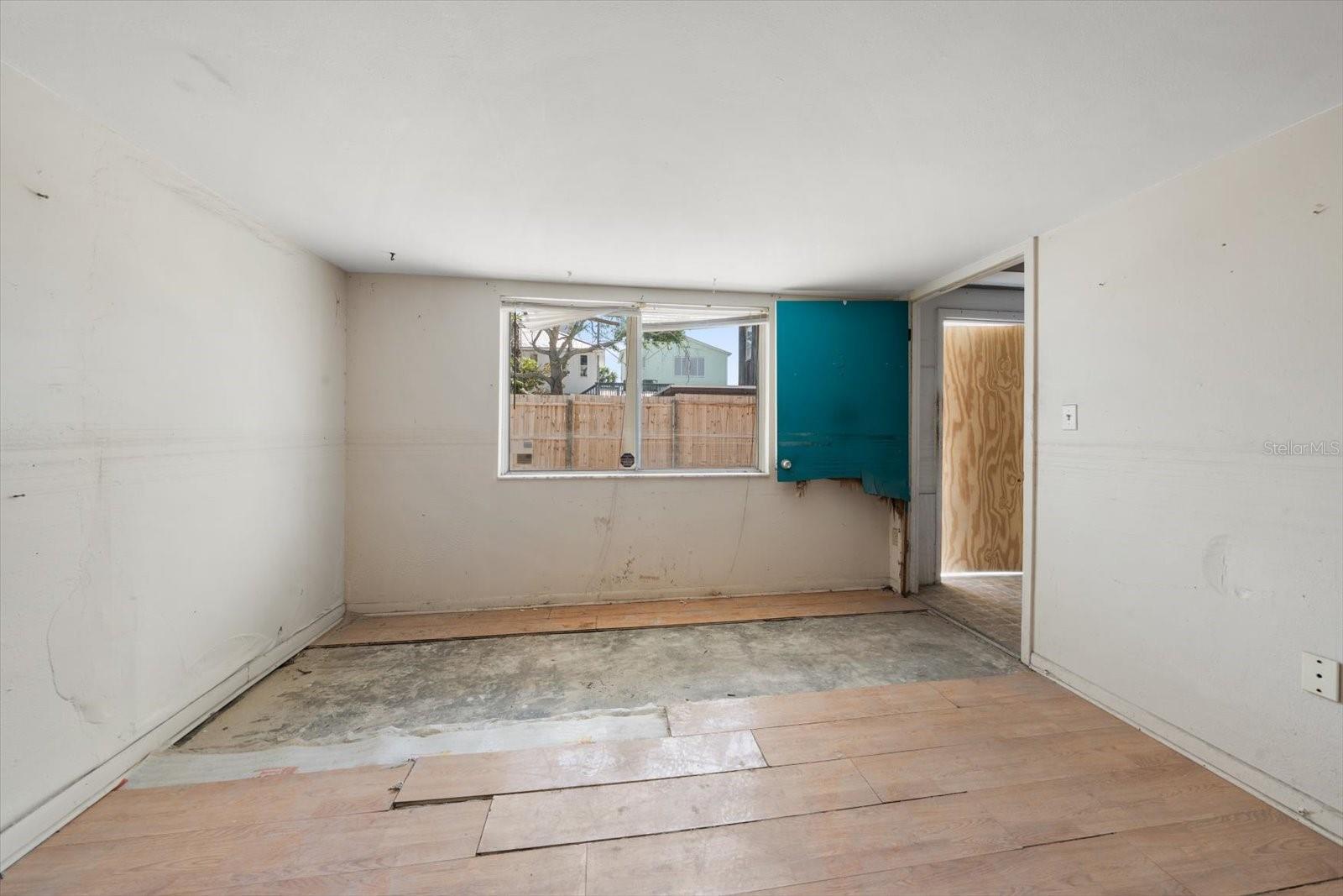 Listing photo id 48 for 40 77th Avenue