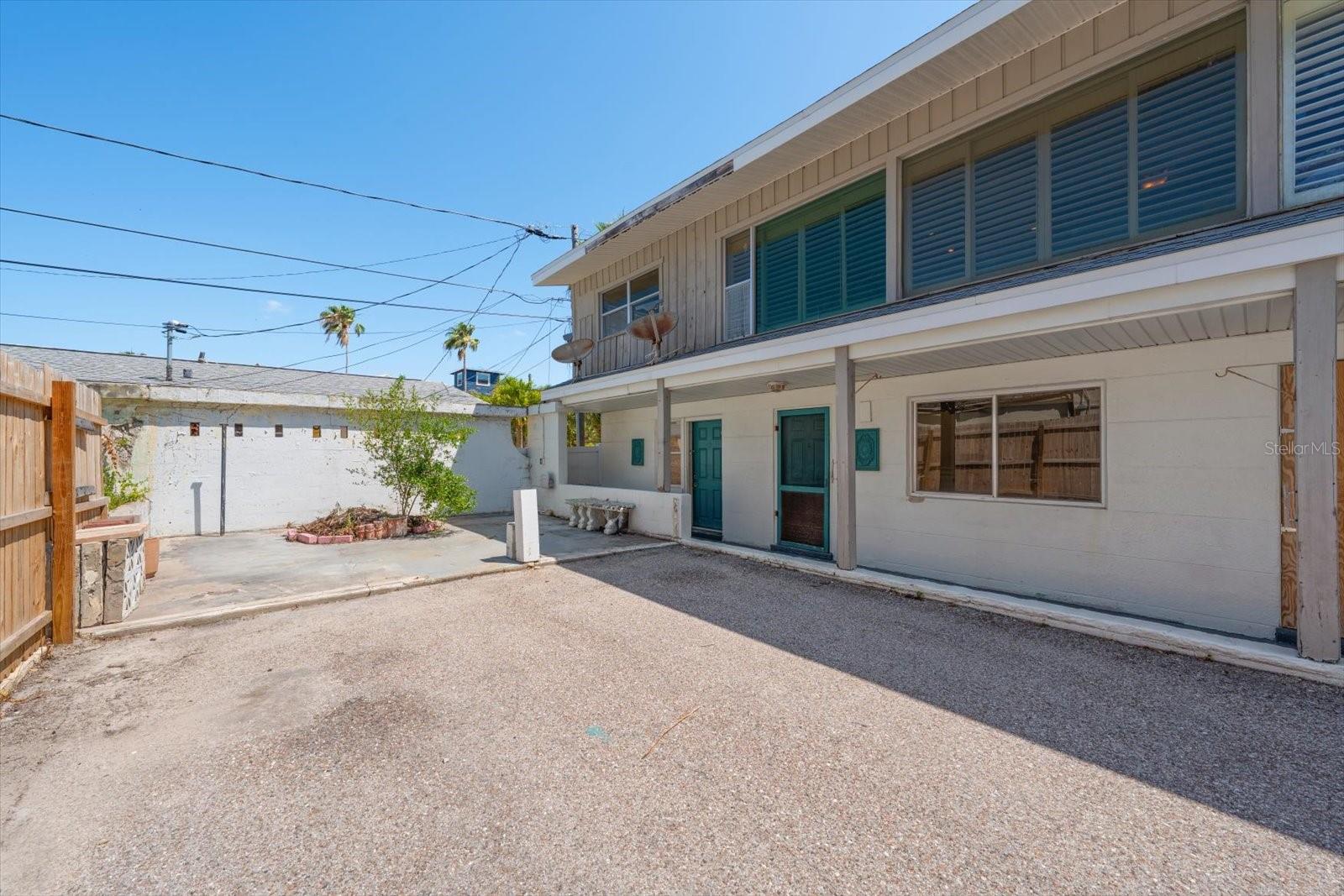 Listing photo id 4 for 40 77th Avenue
