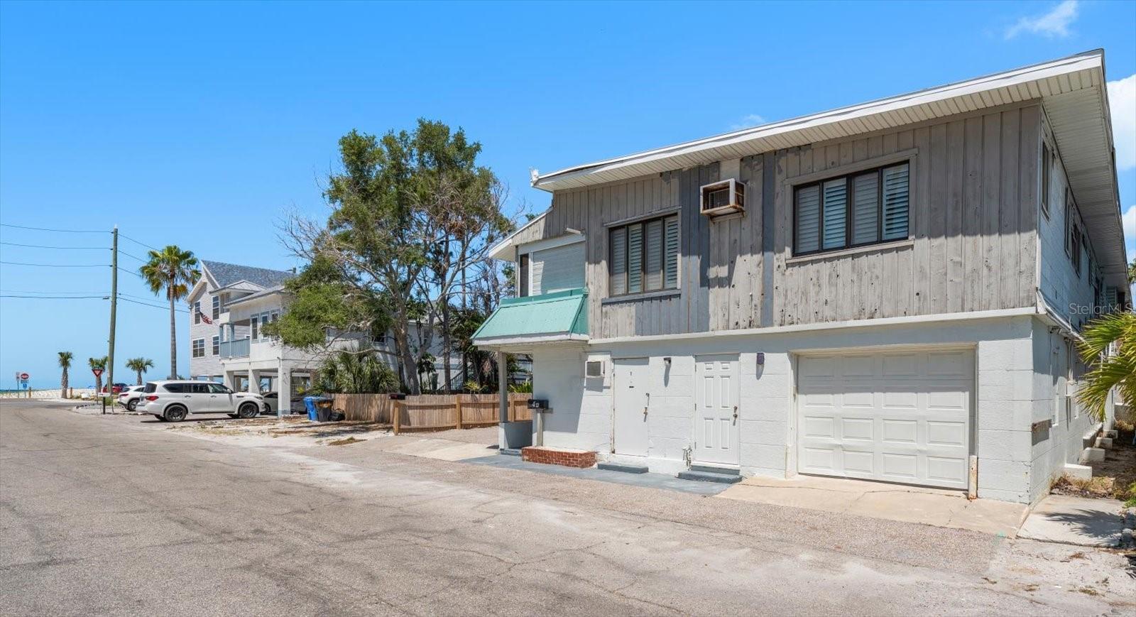 Listing photo id 5 for 40 77th Avenue