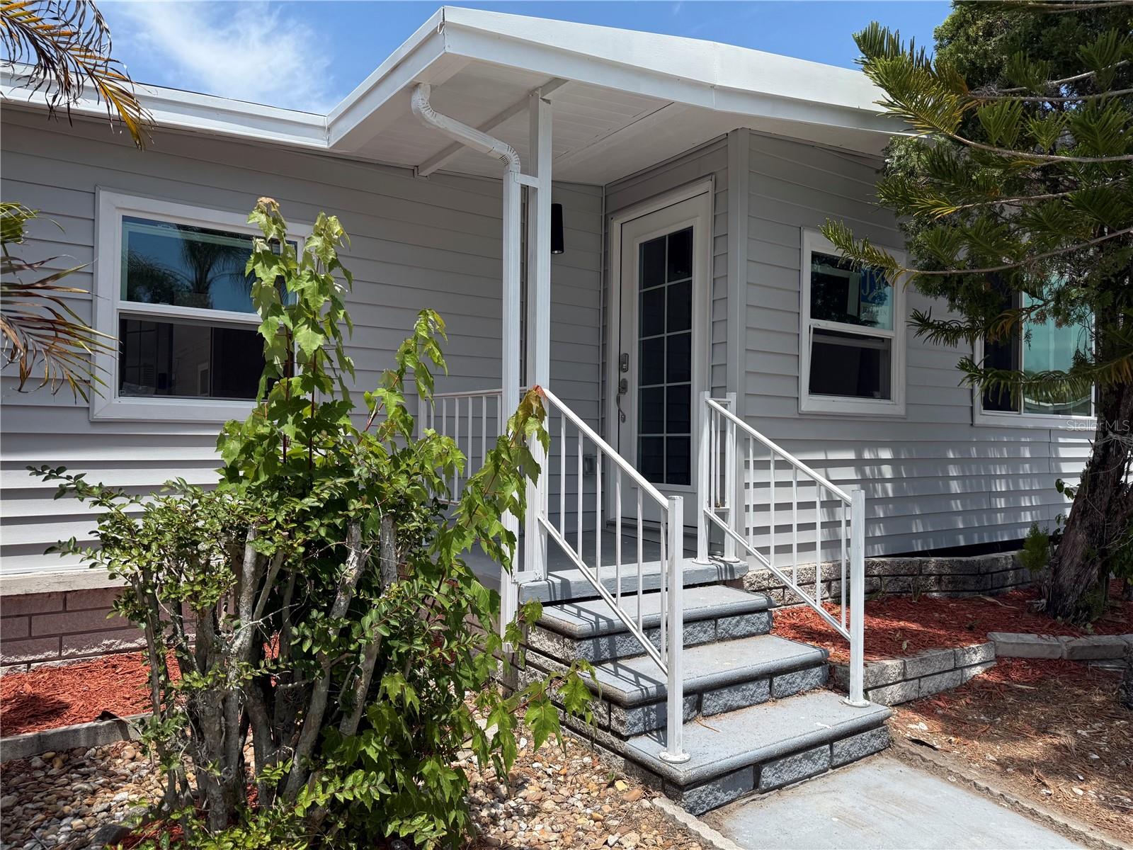 Listing Details for 193 Blue Marlin Drive, OLDSMAR, FL 34677