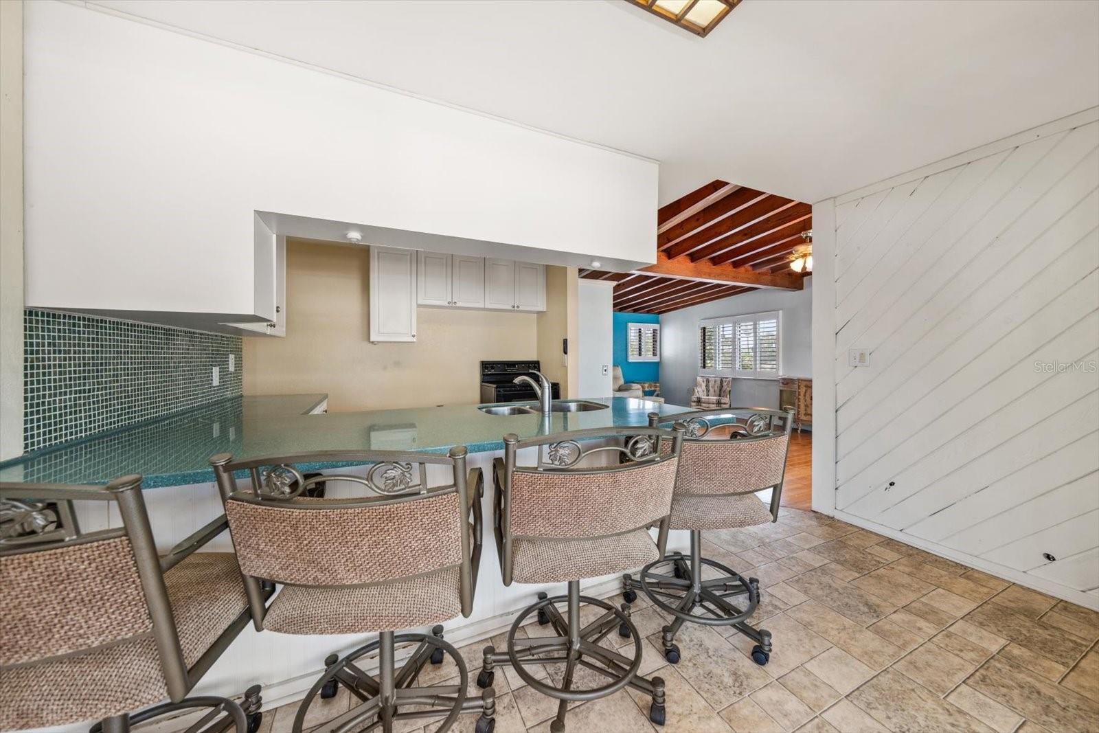 Listing photo id 8 for 40 77th Avenue