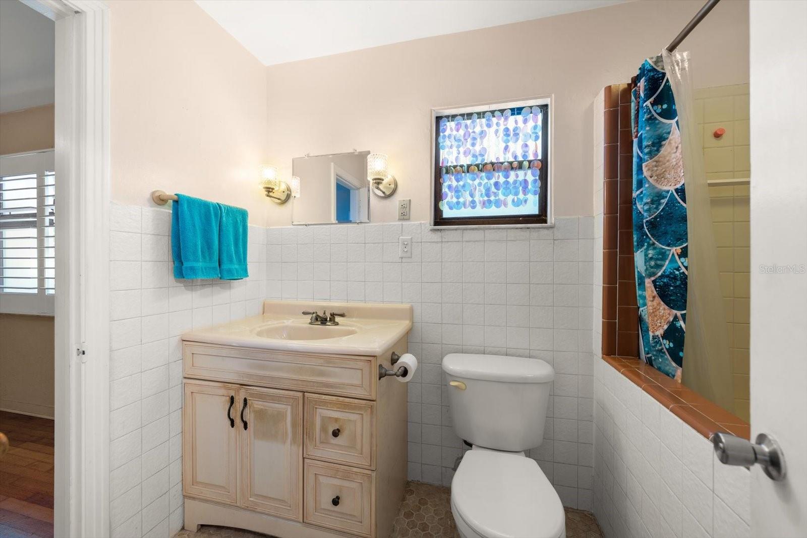 Listing photo id 15 for 40 77th Avenue