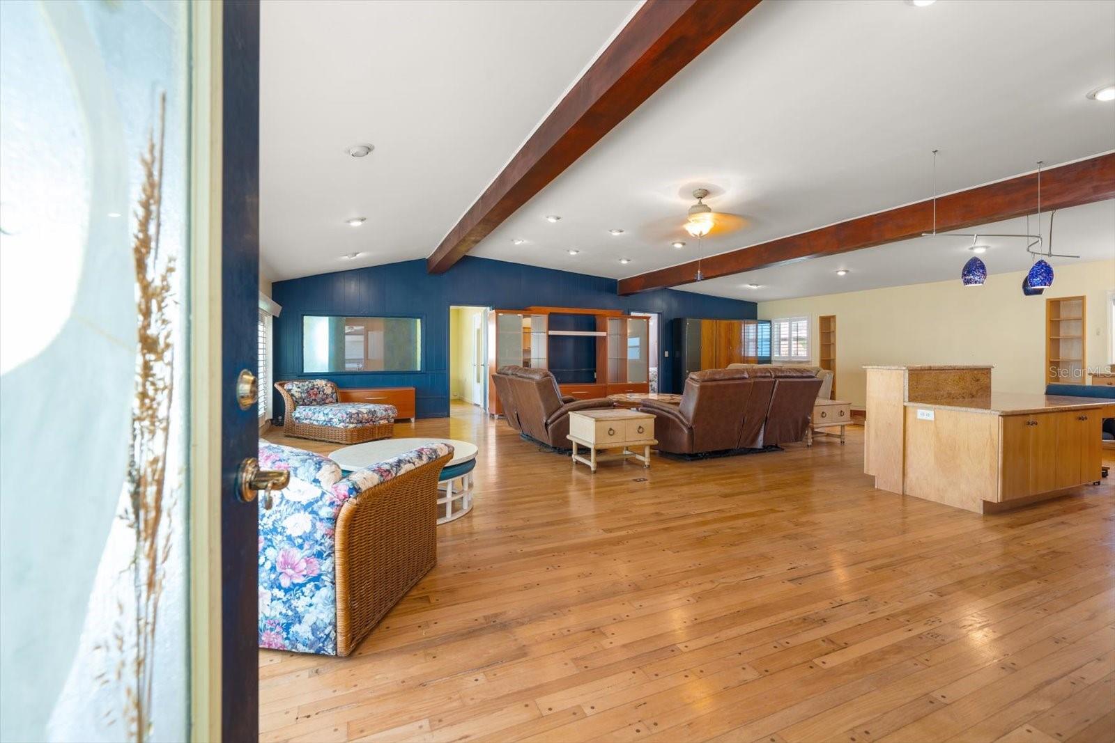 Listing photo id 19 for 40 77th Avenue
