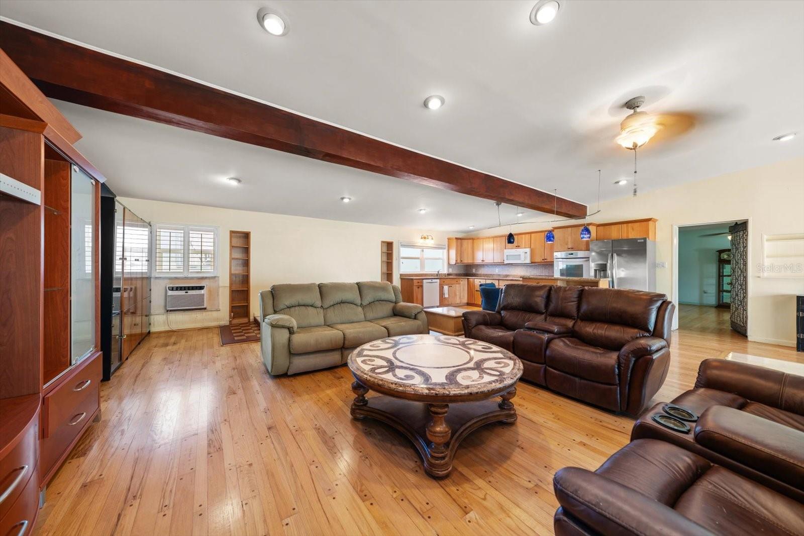 Listing photo id 22 for 40 77th Avenue