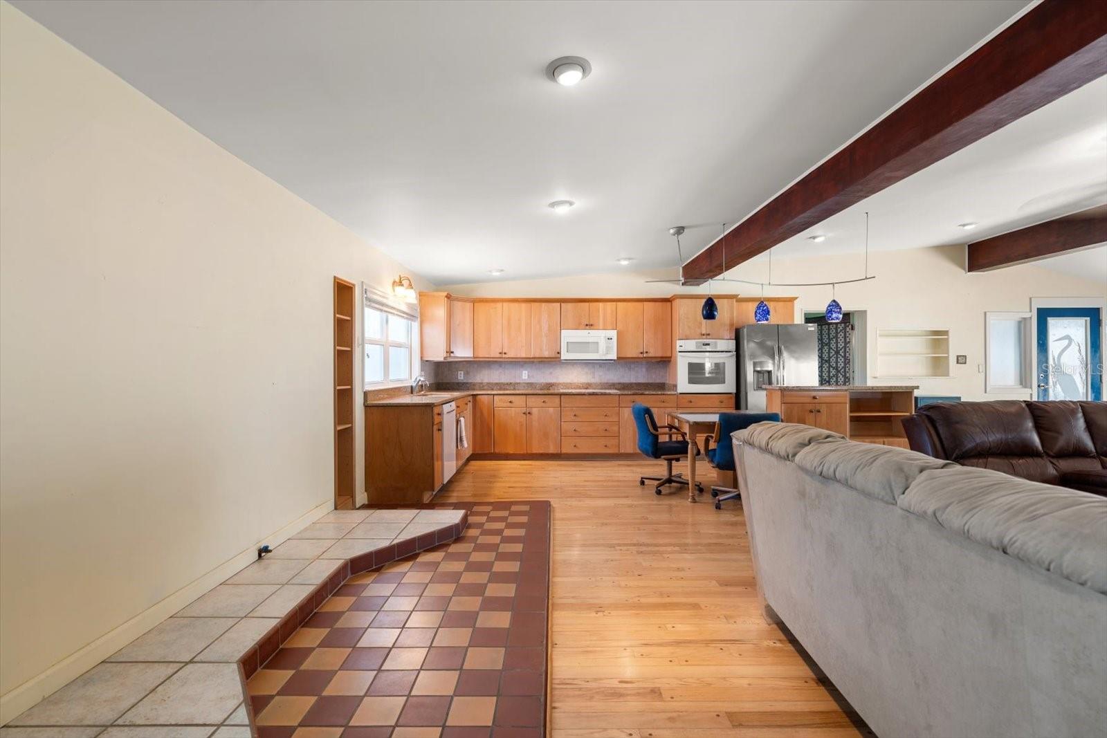 Listing photo id 24 for 40 77th Avenue