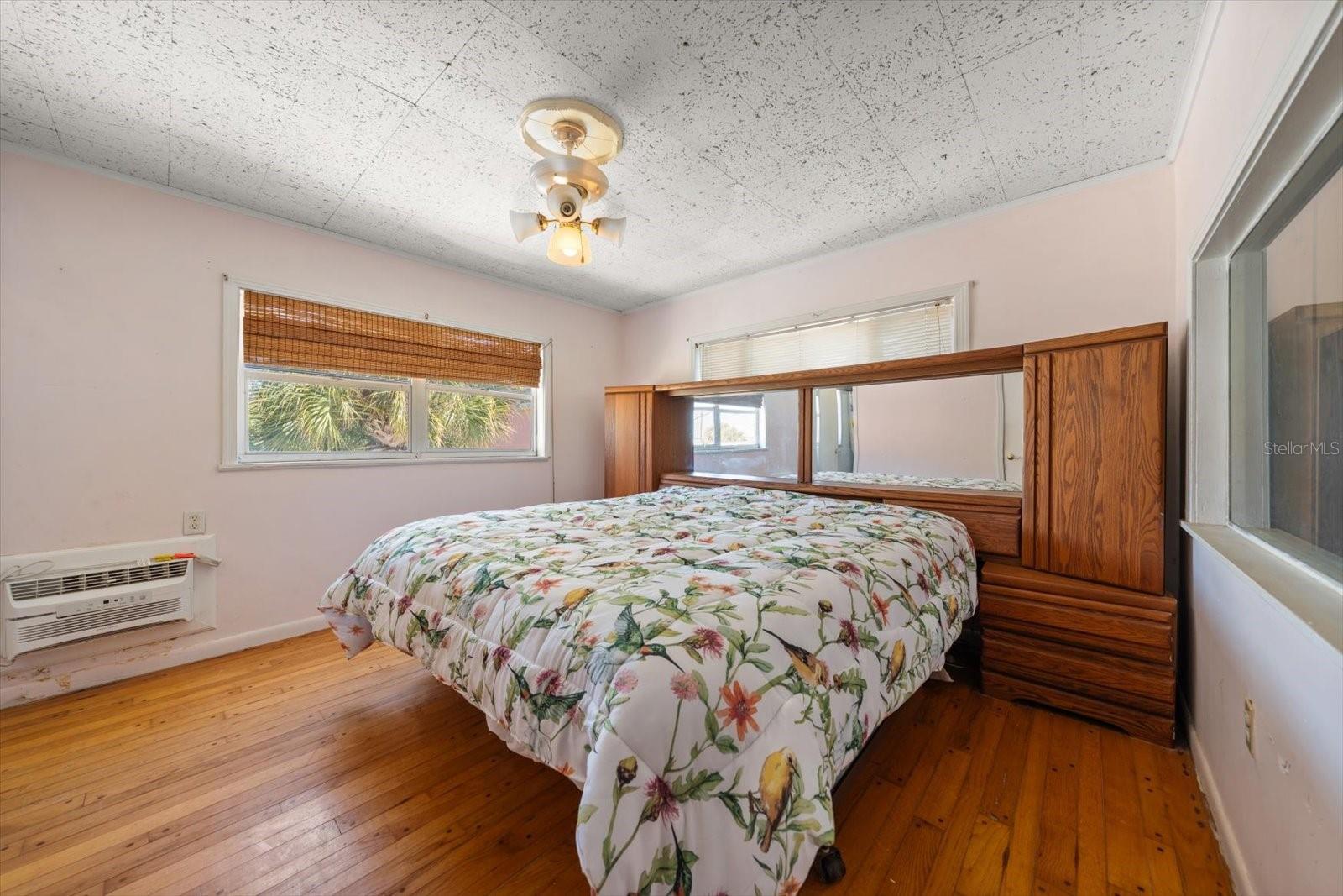 Listing photo id 25 for 40 77th Avenue