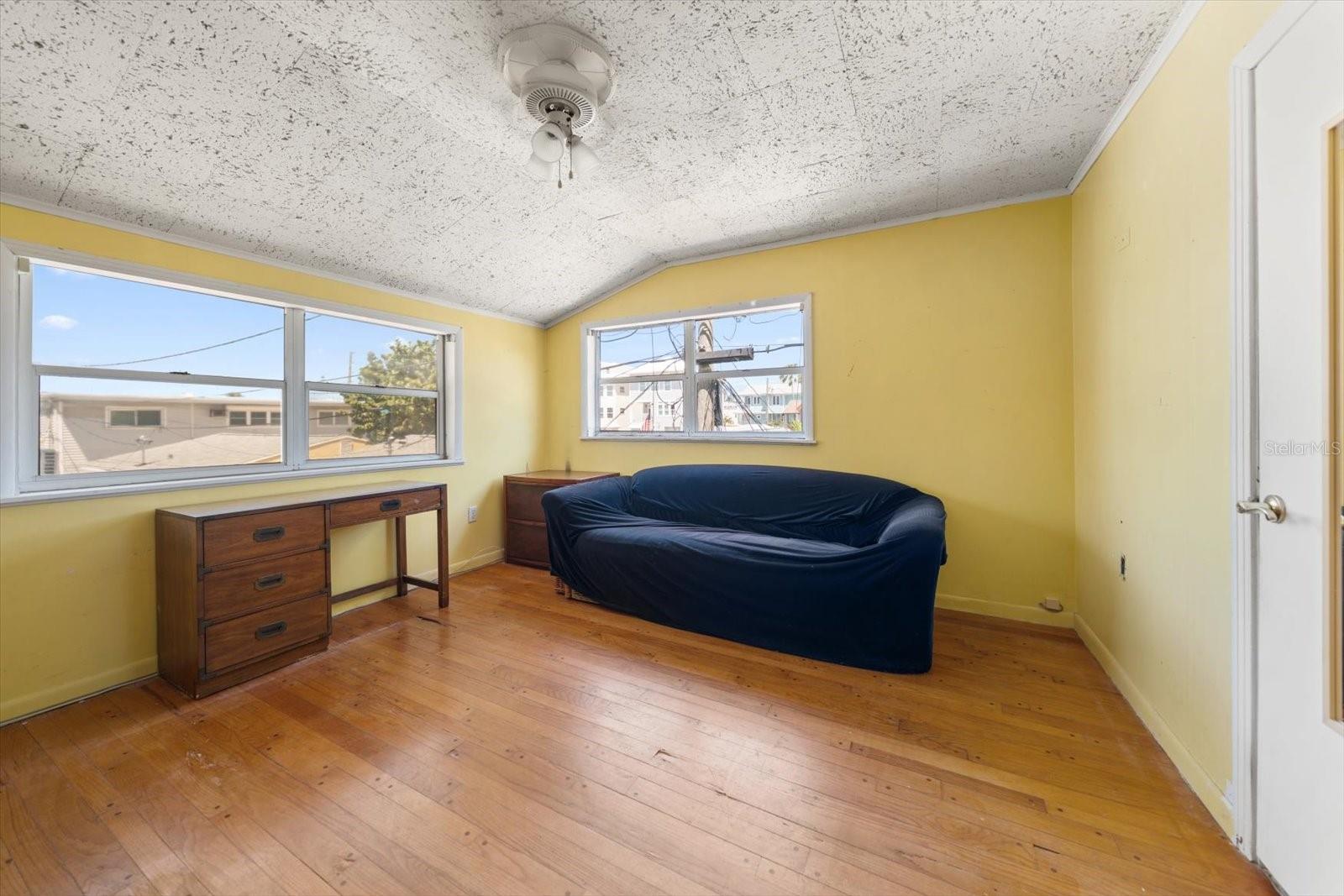 Listing photo id 27 for 40 77th Avenue