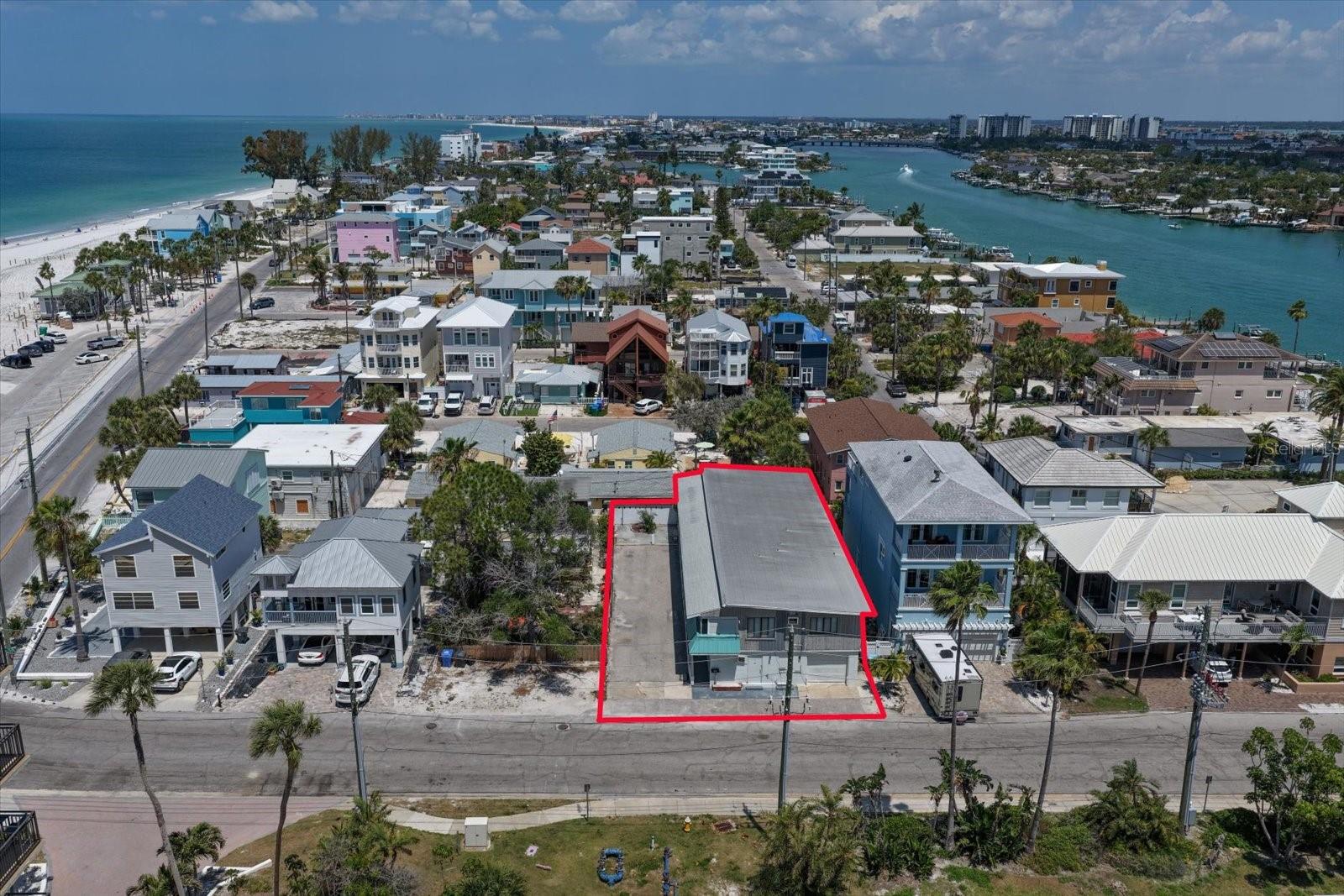 Listing photo id 1 for 40 77th Avenue