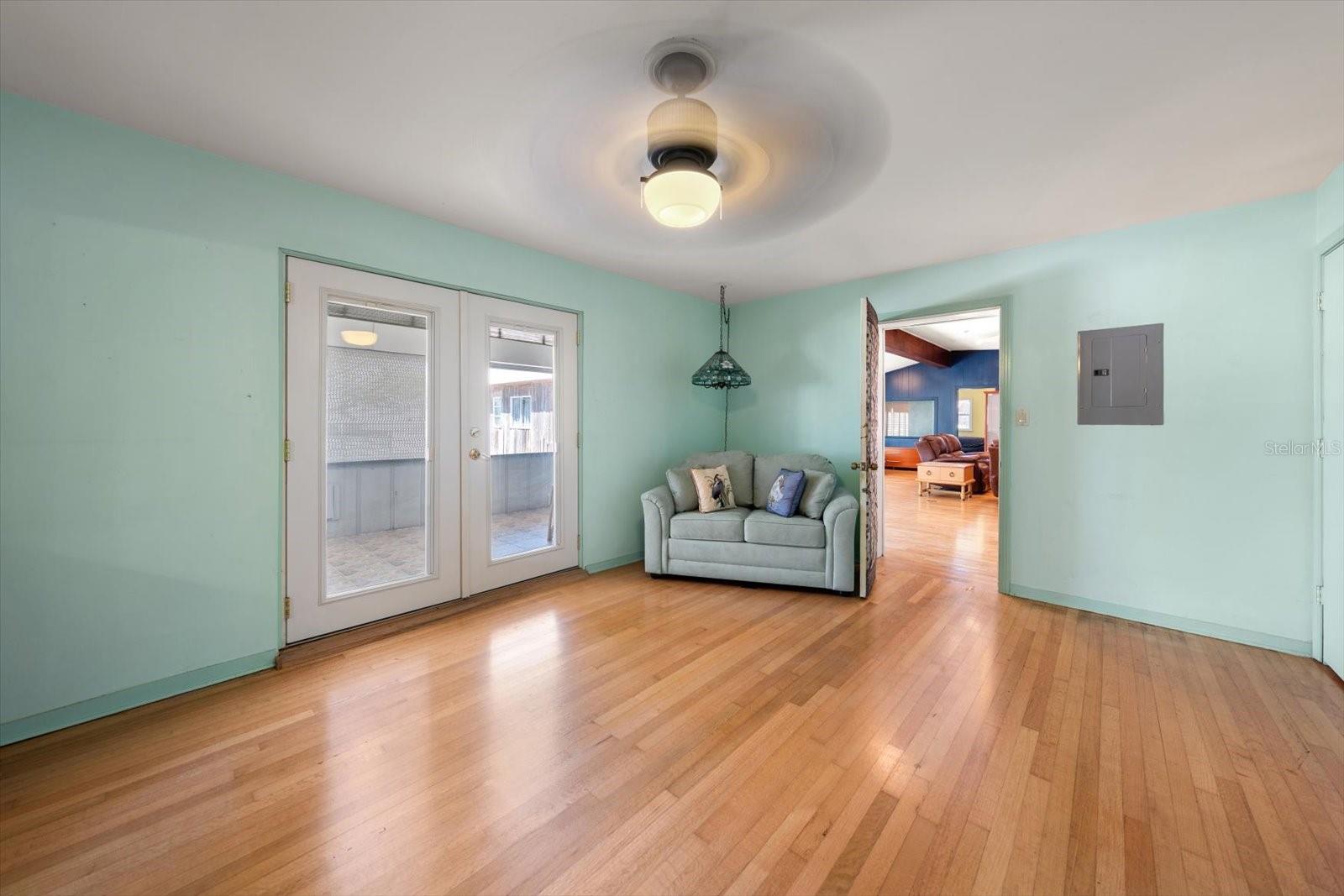 Listing photo id 28 for 40 77th Avenue