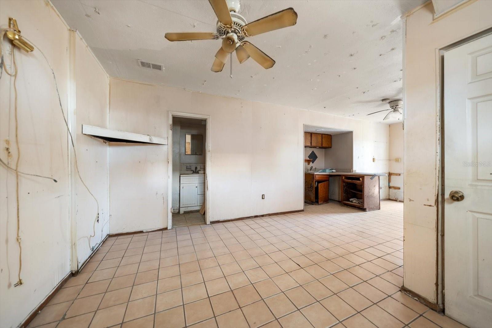Listing photo id 35 for 40 77th Avenue