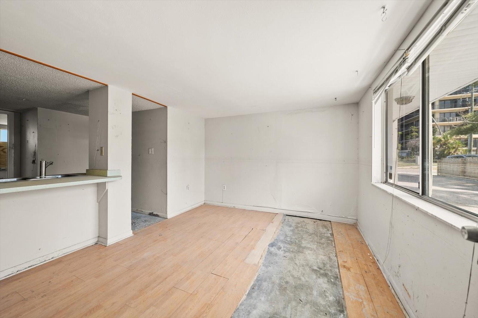 Listing photo id 45 for 40 77th Avenue