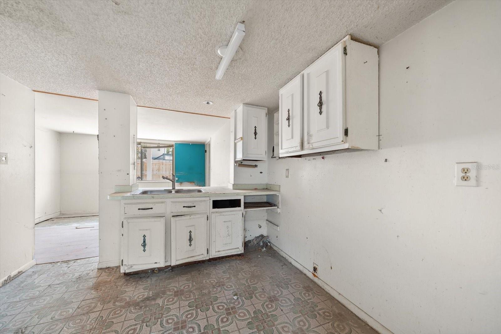 Listing photo id 46 for 40 77th Avenue
