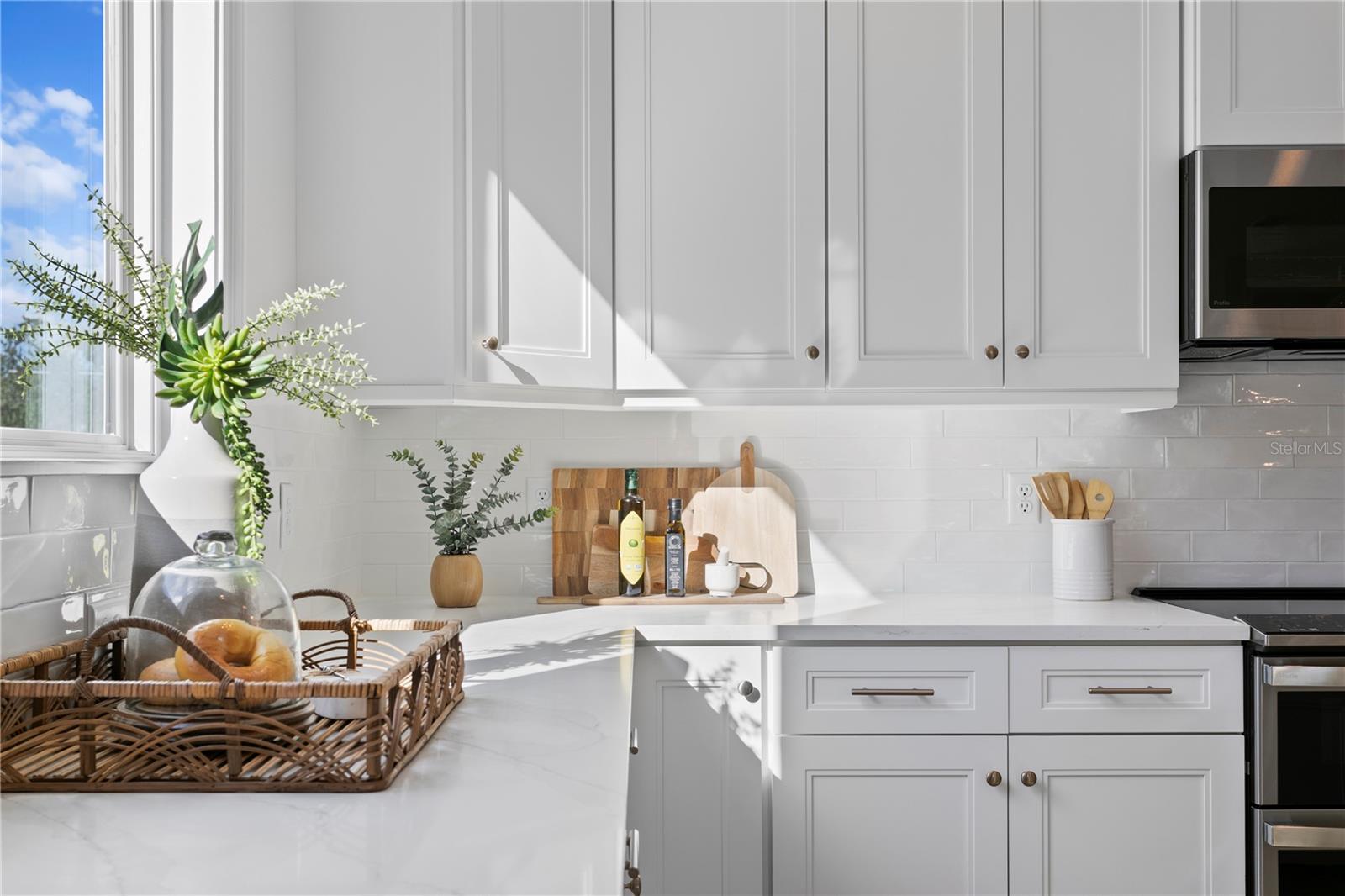 Image 11 of 40 For 208 Frances Avenue 3