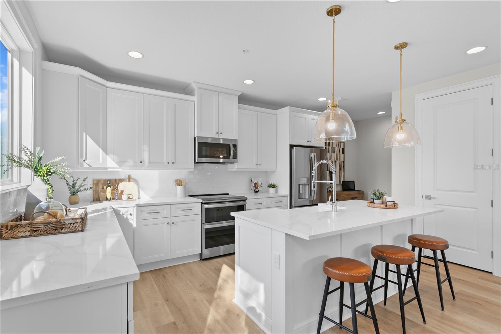 Image 13 of 40 For 208 Frances Avenue 3