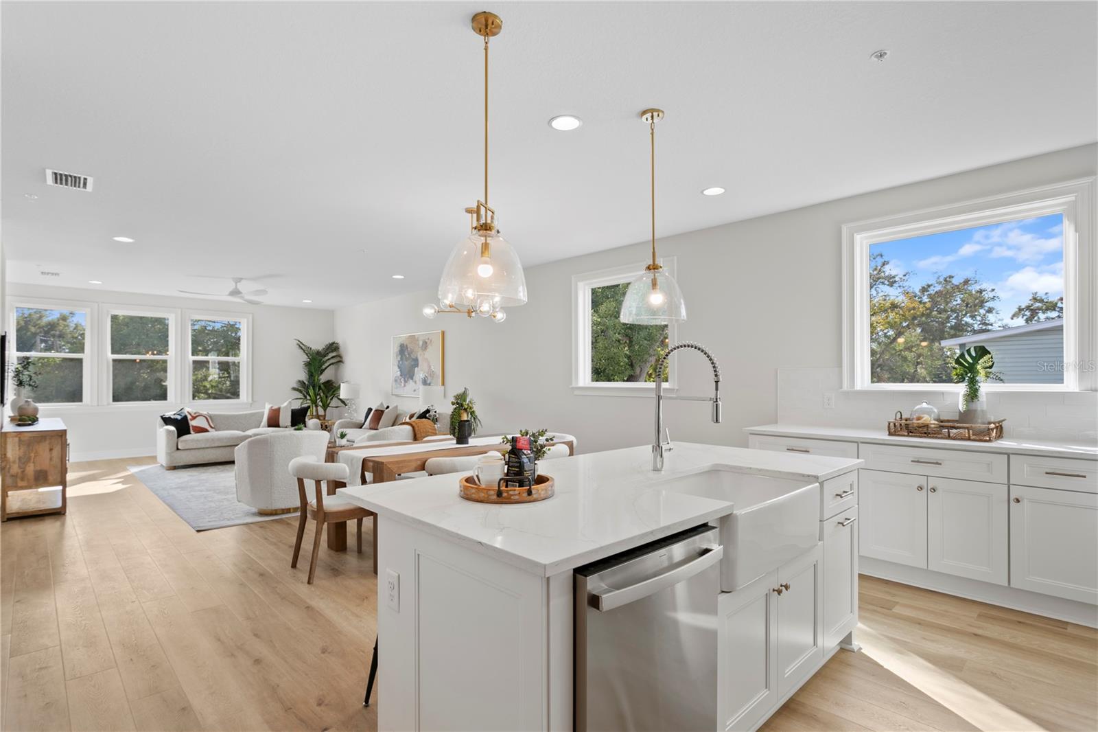 Image 15 of 40 For 208 Frances Avenue 3