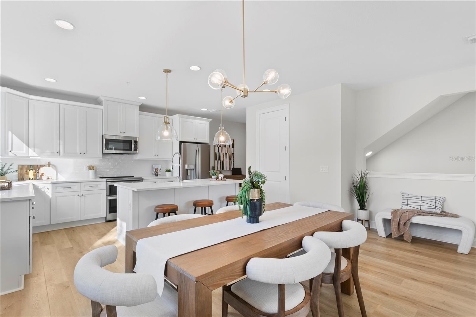 Image 17 of 40 For 208 Frances Avenue 3