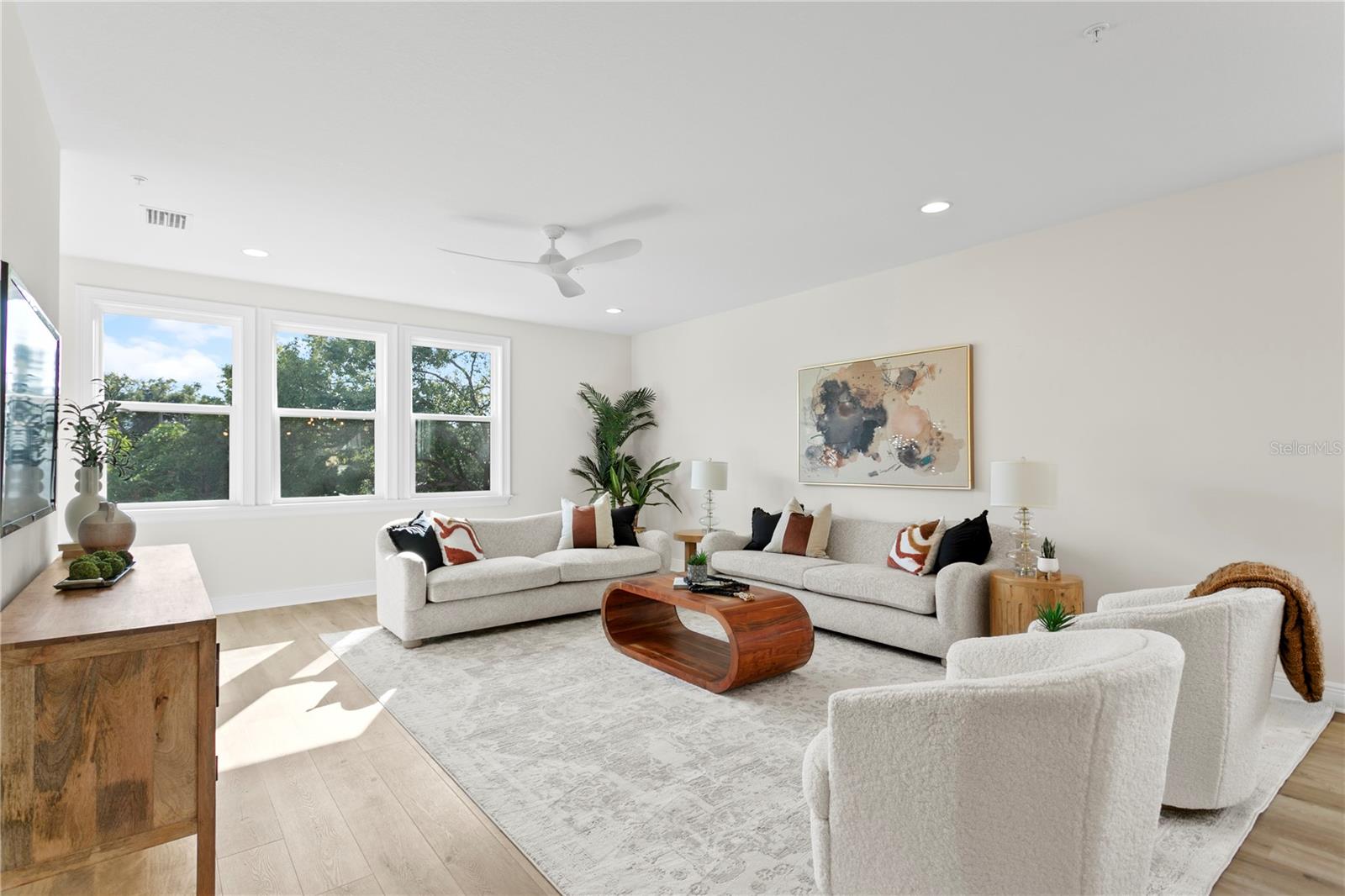 Image 18 of 40 For 208 Frances Avenue 3