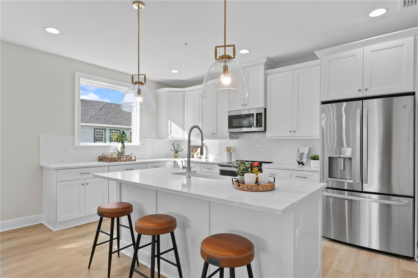 Image 2 of 40 For 208 Frances Avenue 3