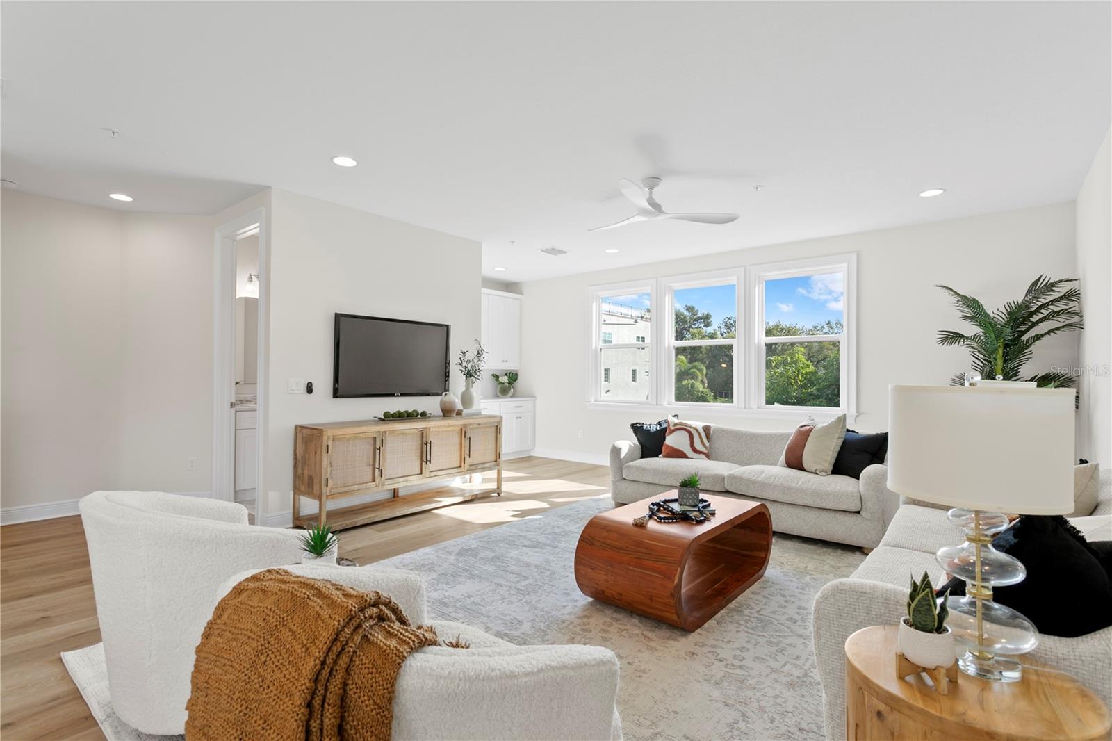Image 21 of 40 For 208 Frances Avenue 3