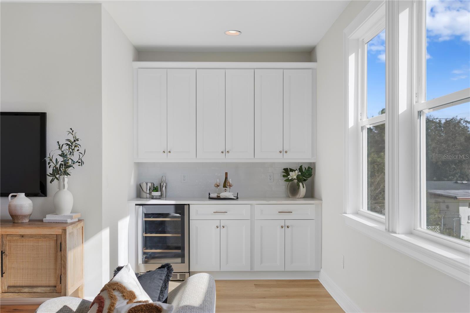 Image 22 of 40 For 208 Frances Avenue 3