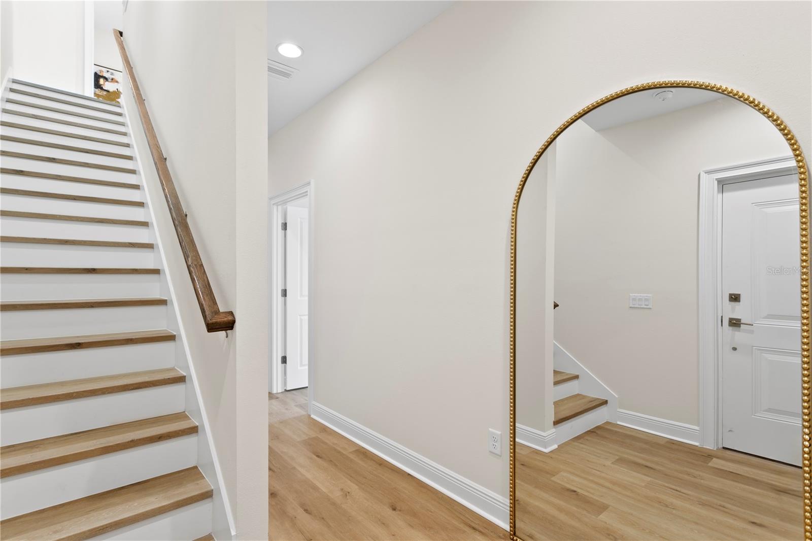 Image 24 of 40 For 208 Frances Avenue 3