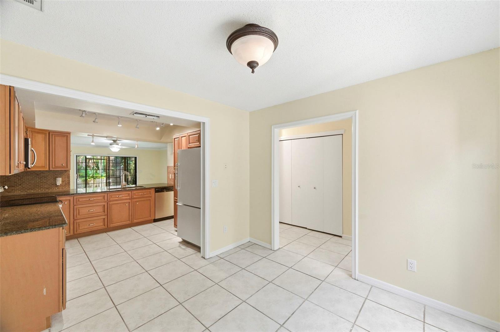 Image 10 of 42 For 4012 Huxford Court